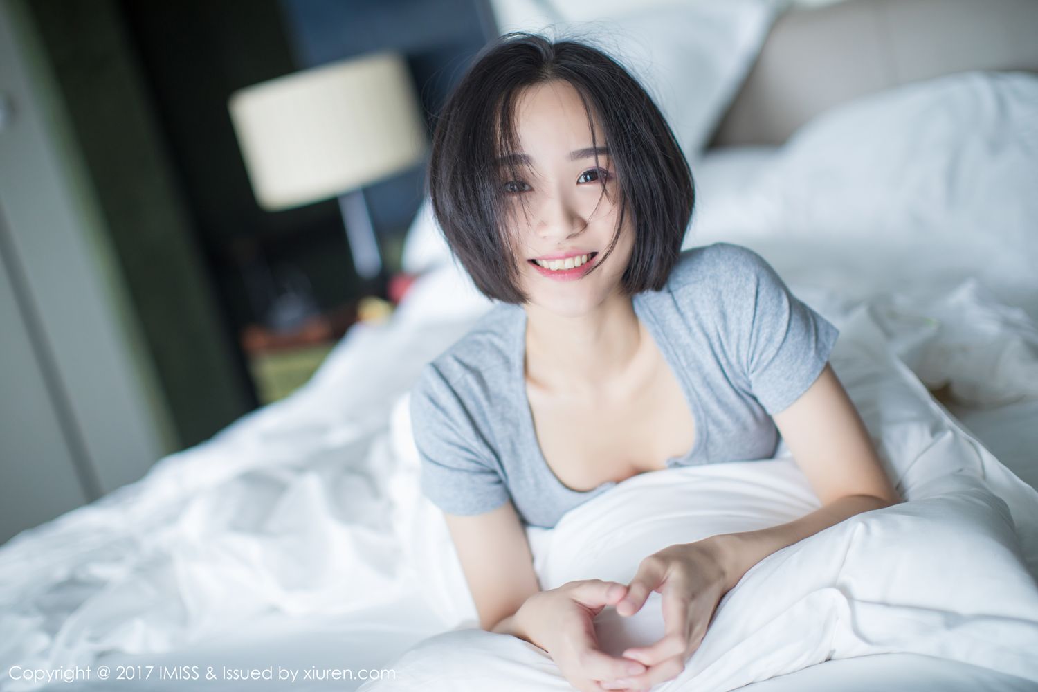模特Livia如仙女下凡 水润清新诗情画意  第10张