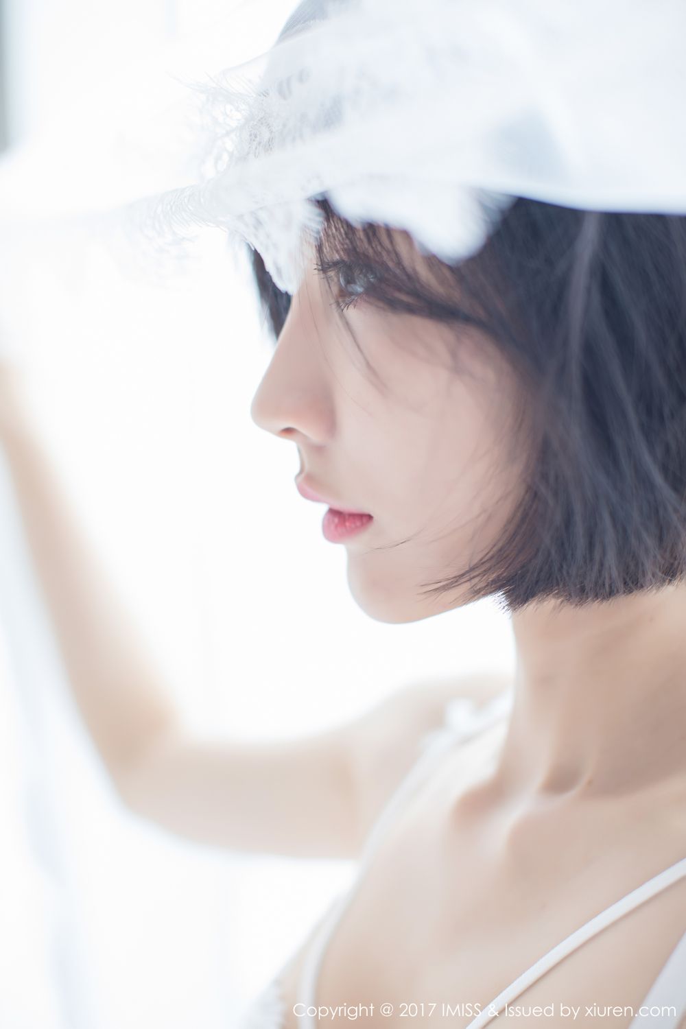 模特Livia如仙女下凡 水润清新诗情画意  第37张