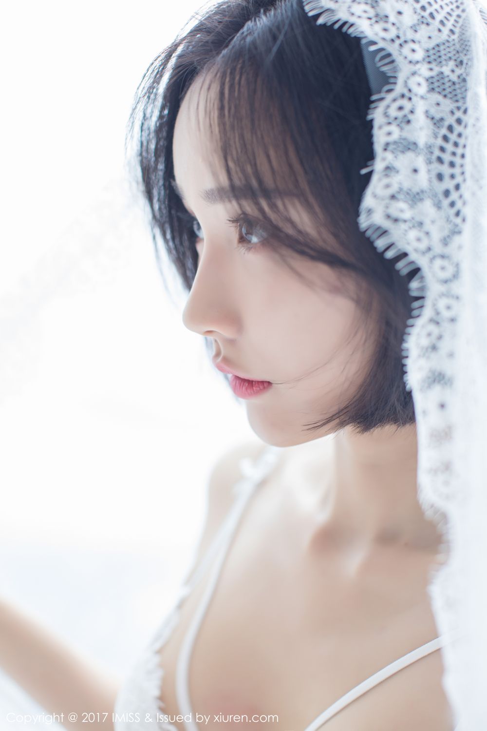 模特Livia如仙女下凡 水润清新诗情画意  第34张