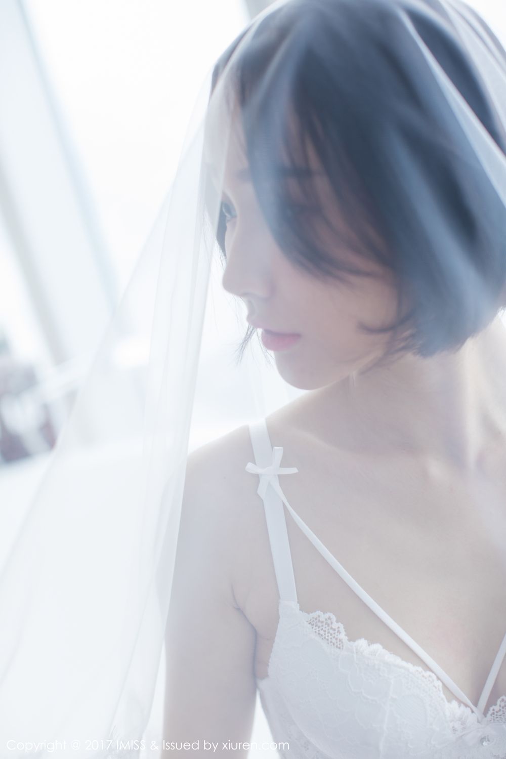 模特Livia如仙女下凡 水润清新诗情画意  第32张