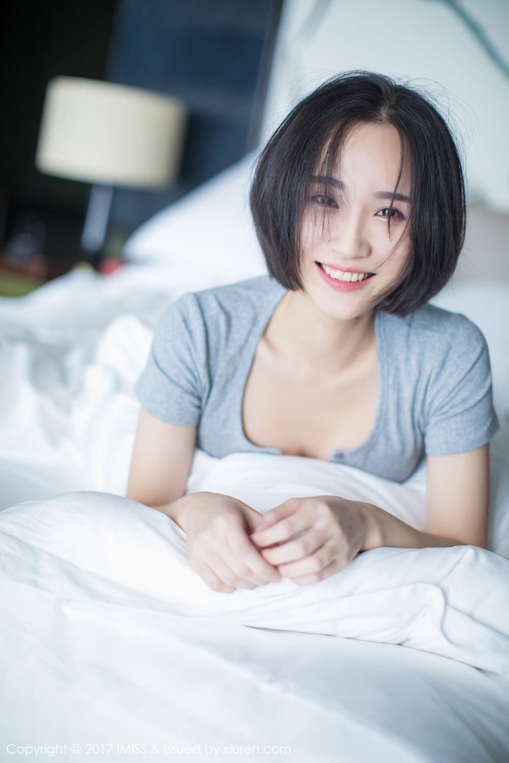 模特Livia如仙女下凡 水润清新诗情画意  第11张