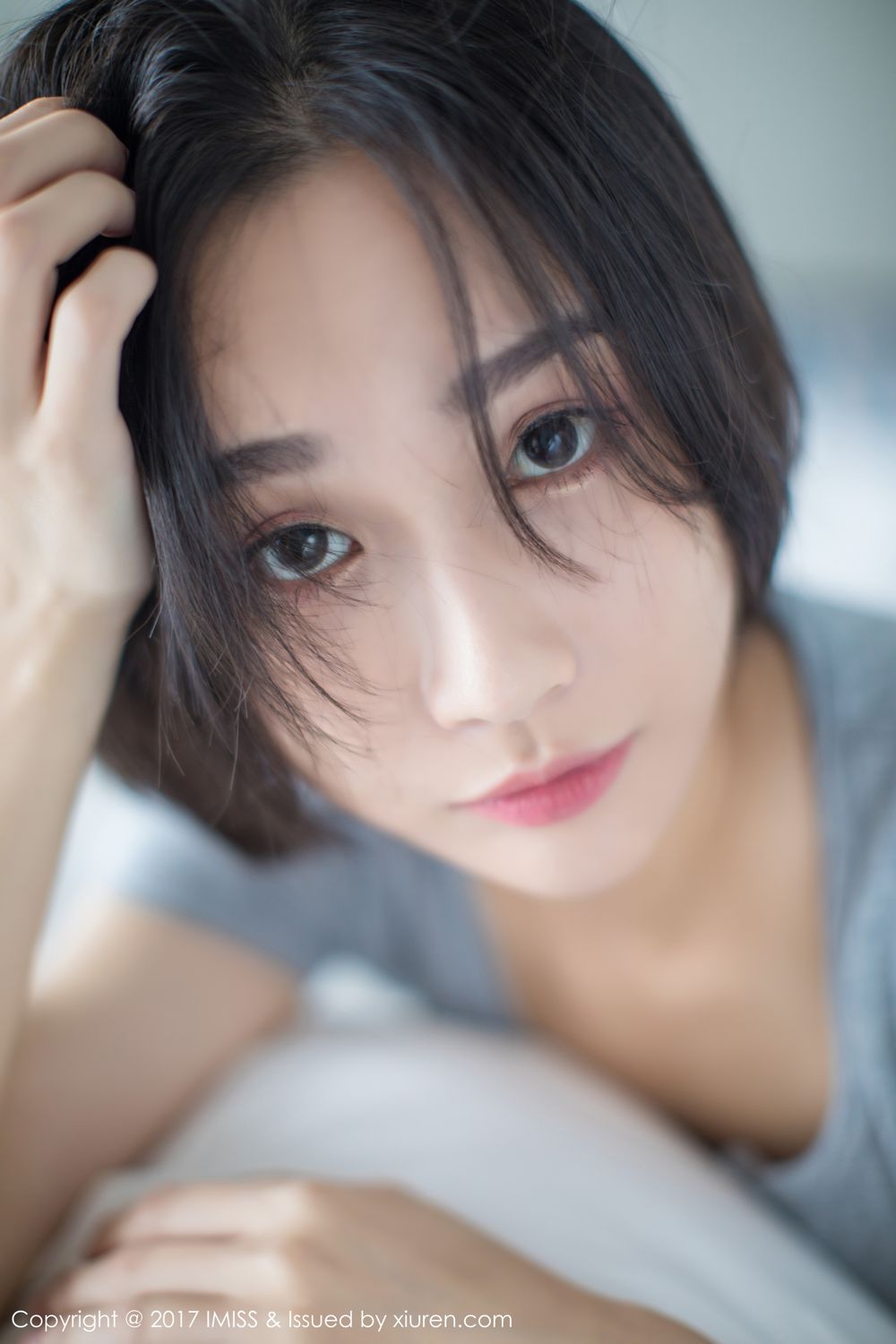 模特Livia如仙女下凡 水润清新诗情画意  第8张