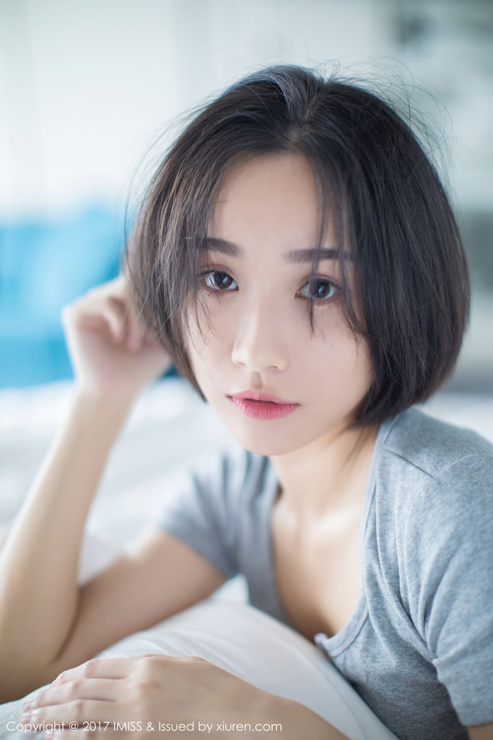 模特Livia如仙女下凡 水润清新诗情画意  第9张