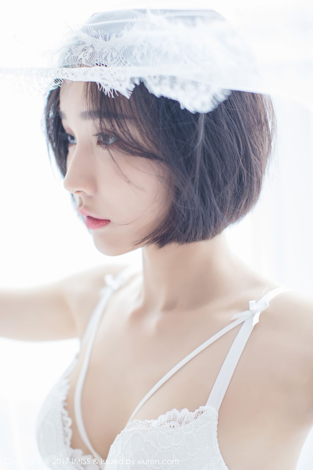 模特Livia如仙女下凡 水润清新诗情画意  第36张