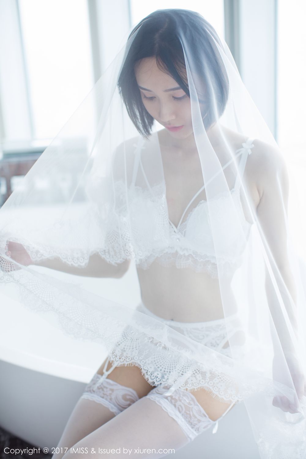 模特Livia如仙女下凡 水润清新诗情画意  第40张