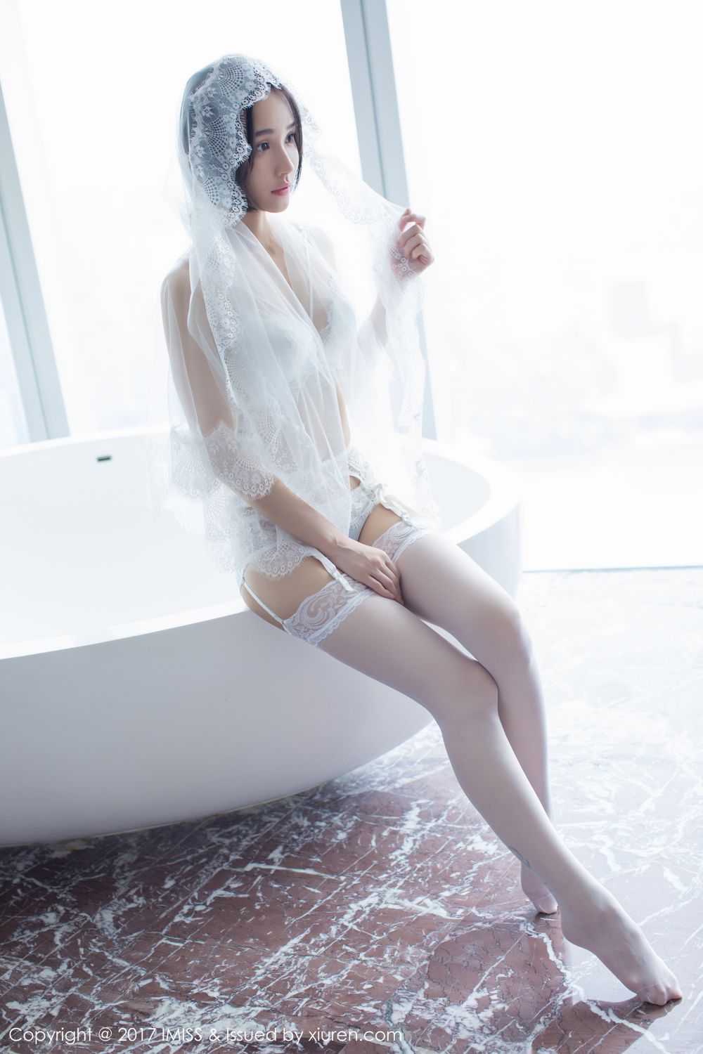 模特Livia如仙女下凡 水润清新诗情画意  第47张