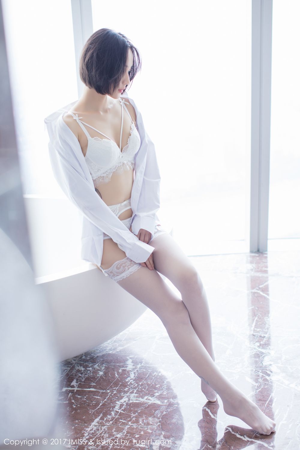 模特Livia如仙女下凡 水润清新诗情画意  第31张