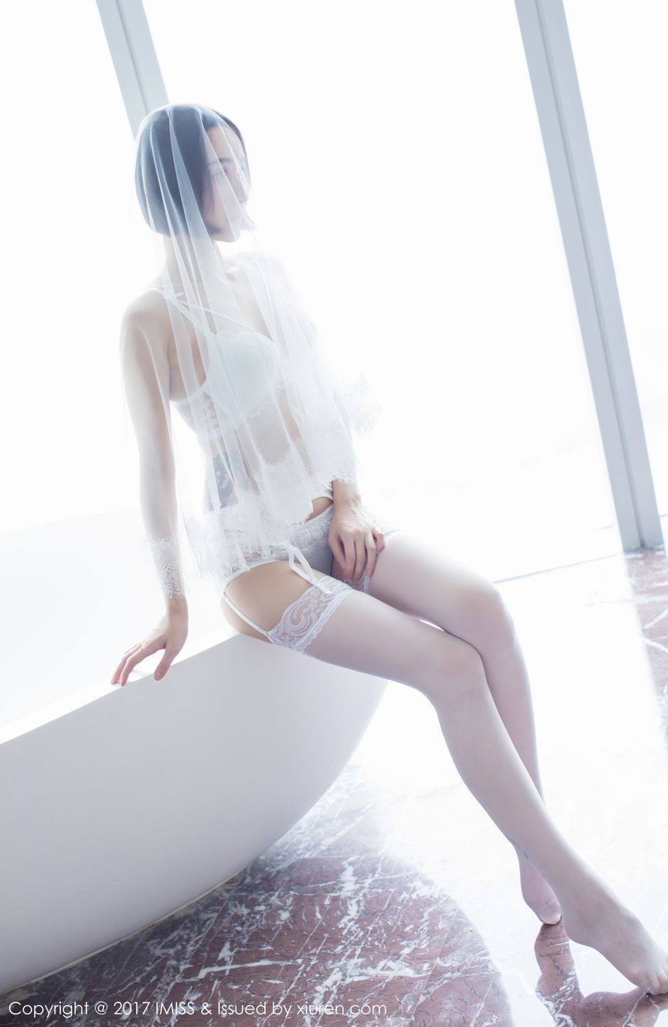 模特Livia如仙女下凡 水润清新诗情画意  第44张