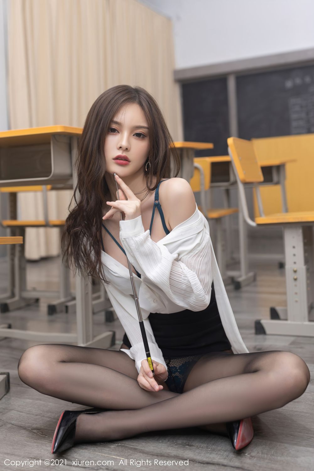 王心怡轻灵之气 靓丽多姿职业装  第49张