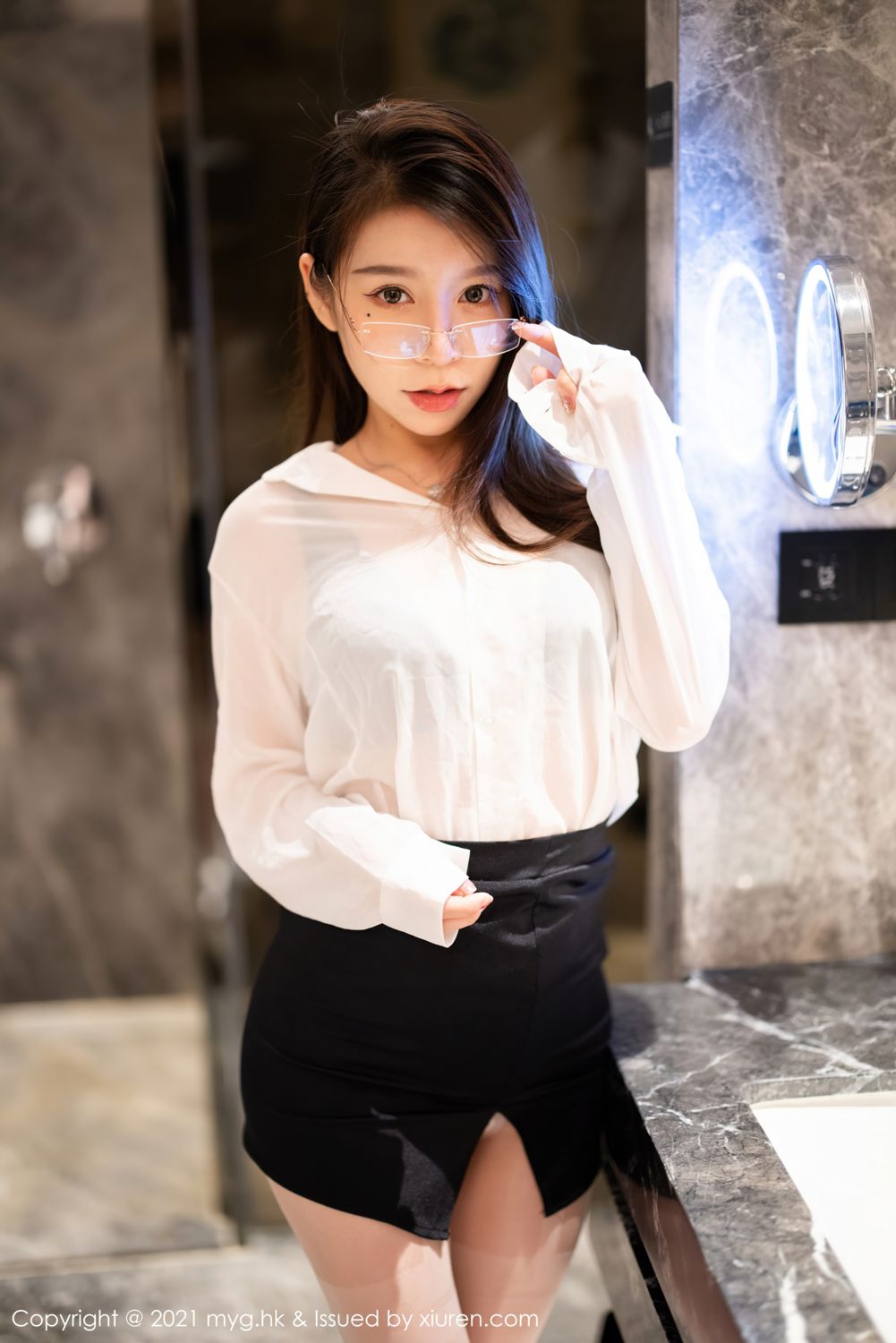嘉宝贝儿杭州旅拍 白衬衫黑短裙制服  第2张