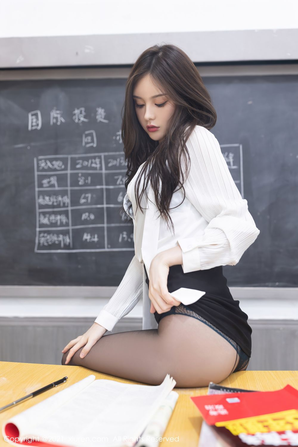 王心怡轻灵之气 靓丽多姿职业装  第25张
