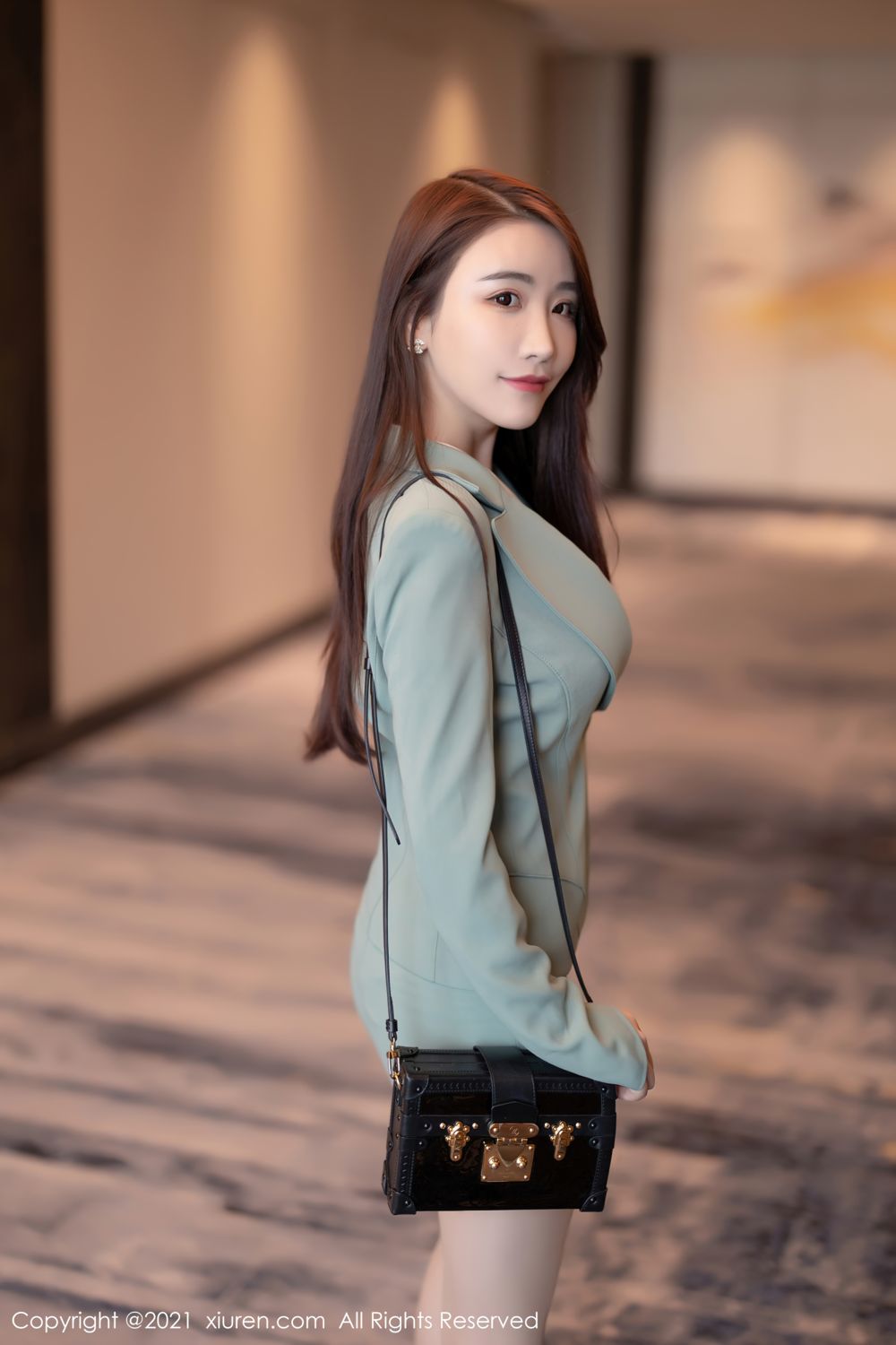 宅男女神绯月樱 浅绿色的职业装  第5张