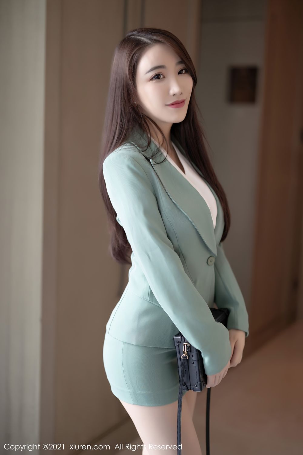 宅男女神绯月樱 浅绿色的职业装  第10张