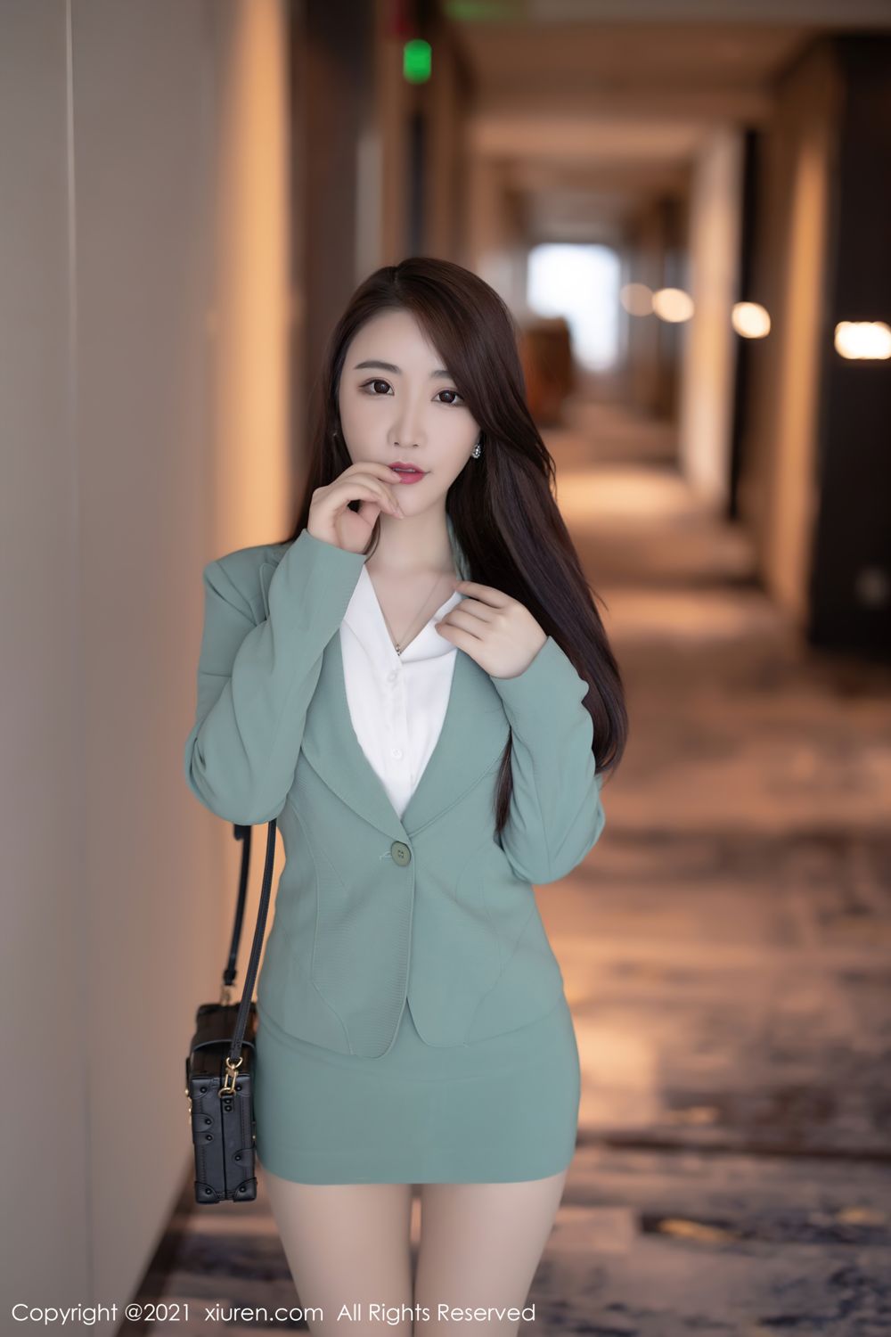 宅男女神绯月樱 浅绿色的职业装  第7张