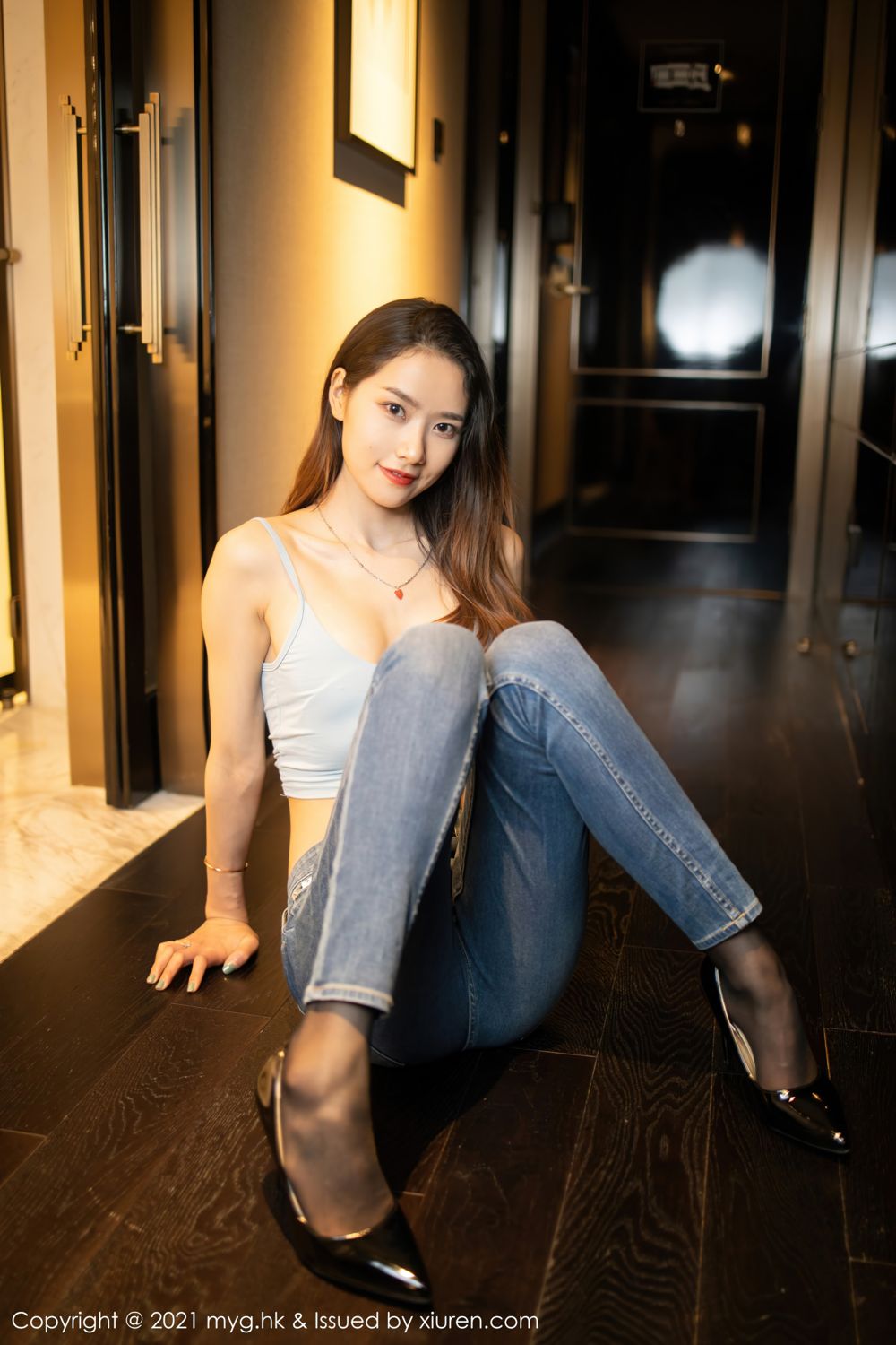 骨感美人方子萱 直爽动人牛仔裤  第2张