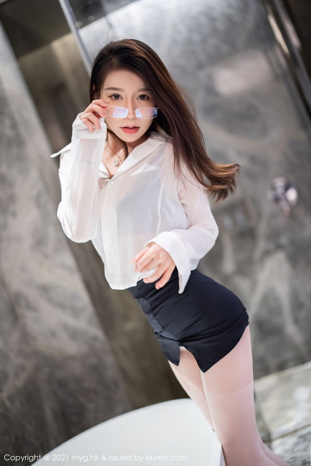 嘉宝贝儿杭州旅拍 白衬衫黑短裙制服  第9张