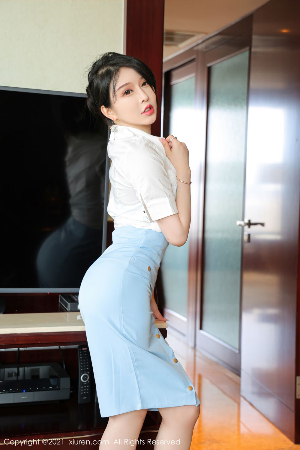 宅男女神玉兔miki 经典的职业装OL  第3张