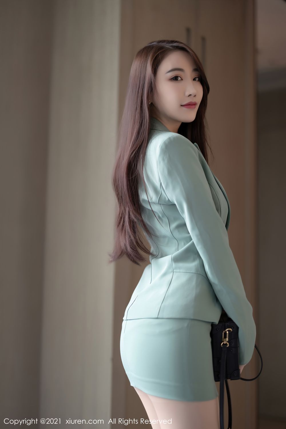 宅男女神绯月樱 浅绿色的职业装  第12张