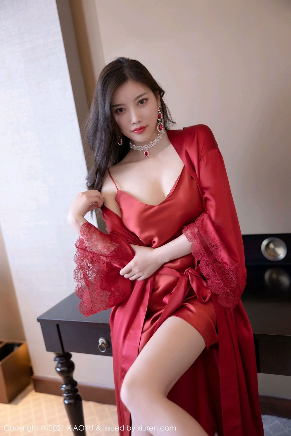 全面女神杨晨晨 艳丽猩红的吊裙  第48张