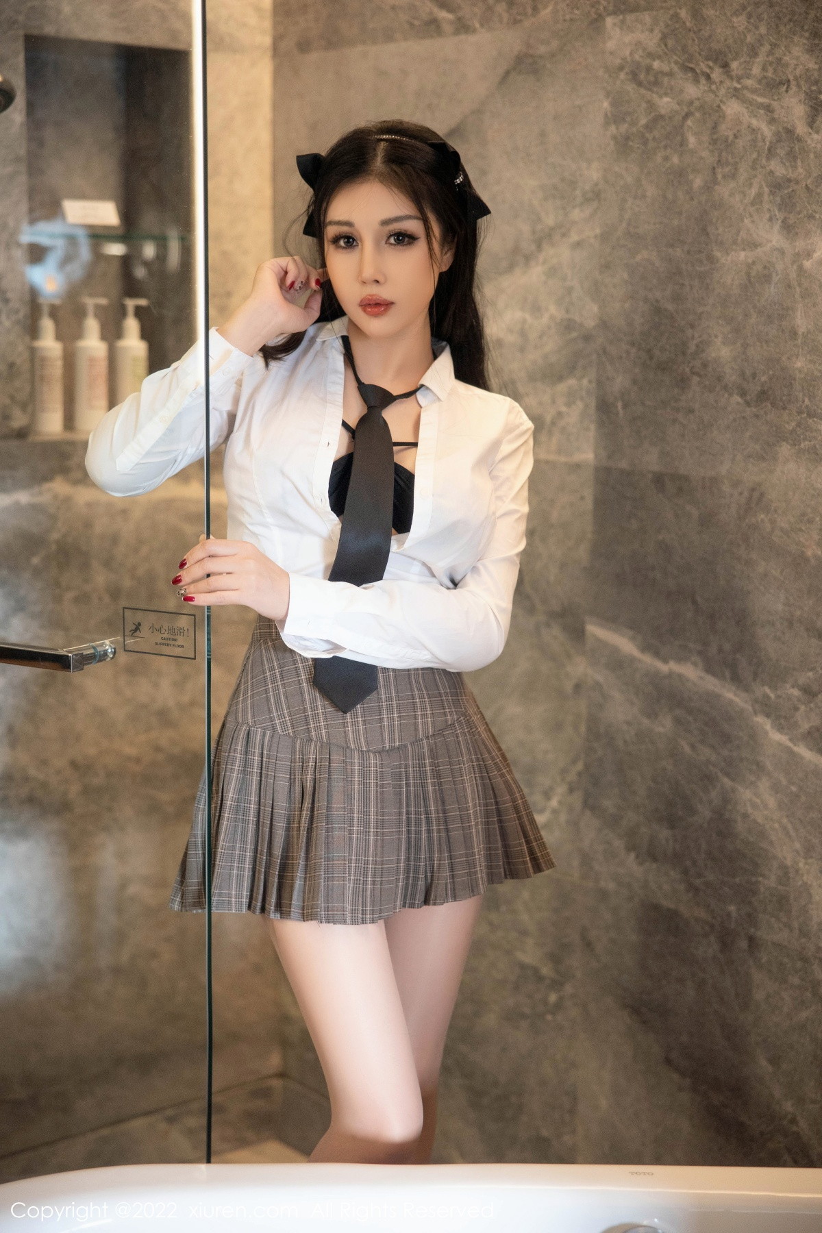 [秀人网] 2022.11.24 No.5902 田冰冰 制服美腿  第35张