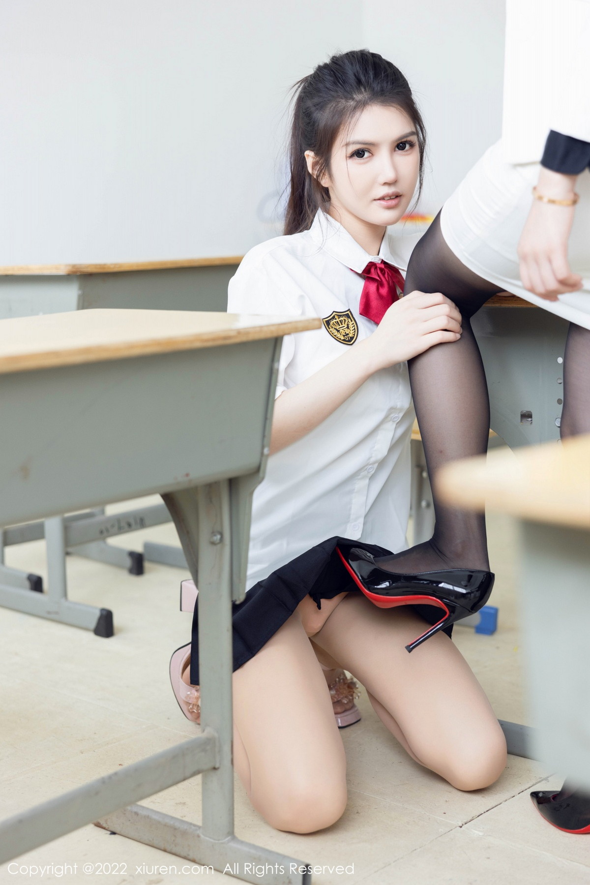 [秀人网] 2022.10.26 No.5762 媛媛酱belle 丝袜白T  第18张