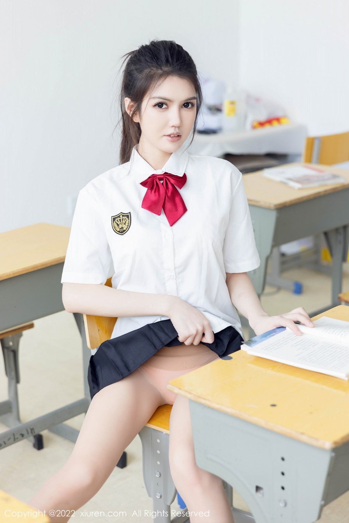 [秀人网] 2022.10.26 No.5762 媛媛酱belle 丝袜白T  第16张