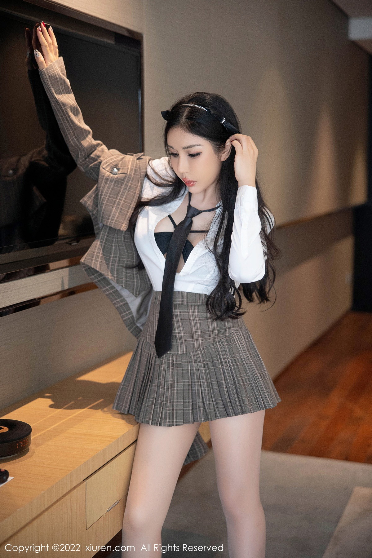 [秀人网] 2022.11.24 No.5902 田冰冰 制服美腿  第20张