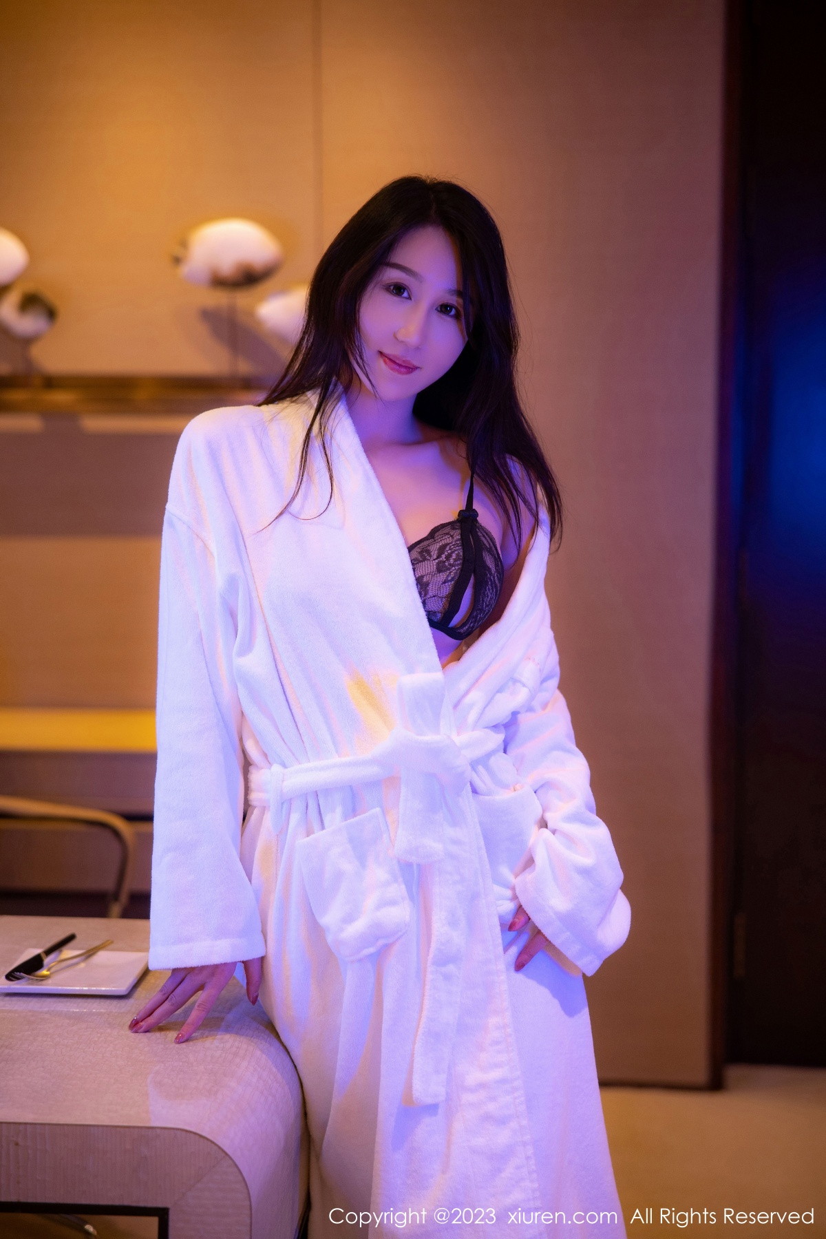 [秀人网] 2023.01.04 No.6083 薇薇酱 睡袍美腿  第3张