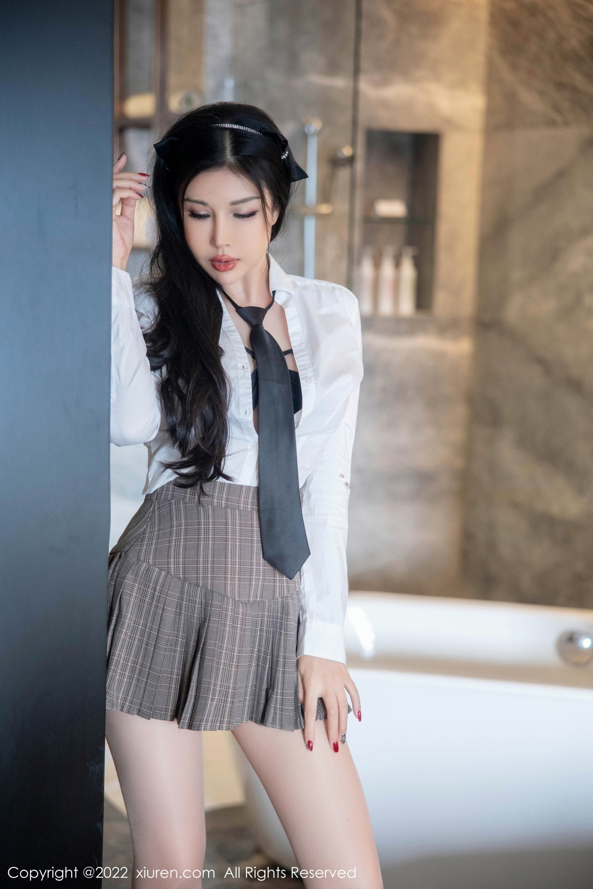 [秀人网] 2022.11.24 No.5902 田冰冰 制服美腿  第32张