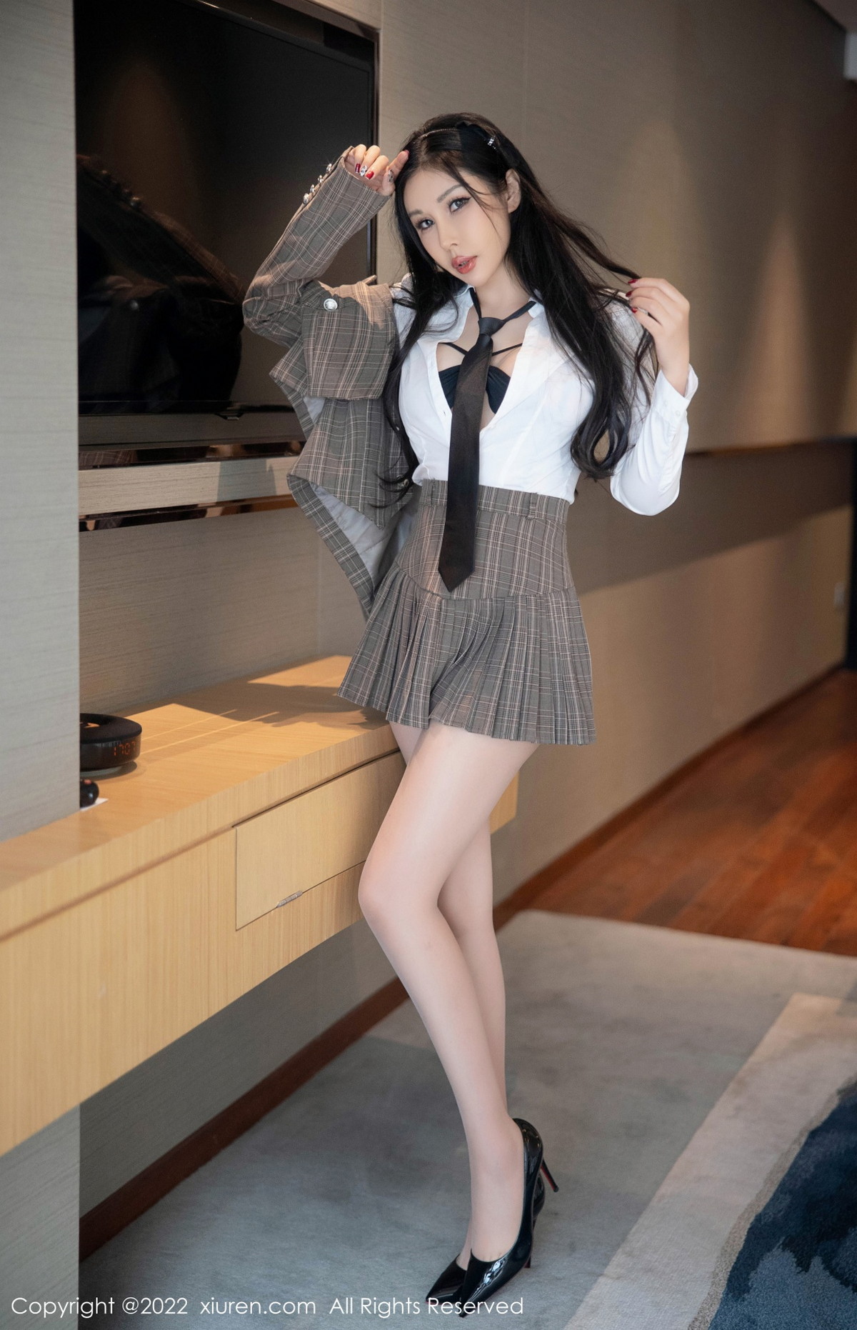 [秀人网] 2022.11.24 No.5902 田冰冰 制服美腿  第22张