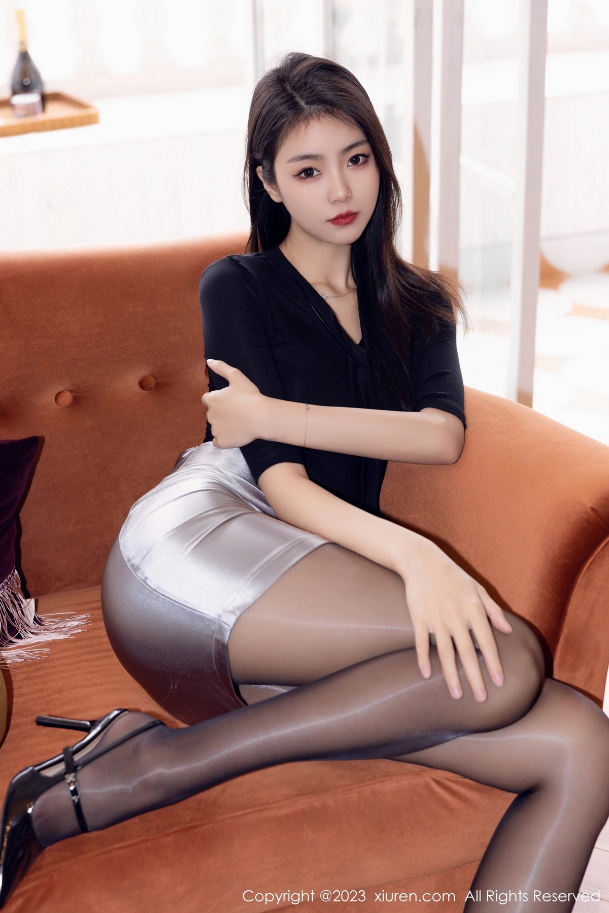 [秀人网] 2023.03.29 No.6493 可乐Vicky 黑丝短裙  第13张