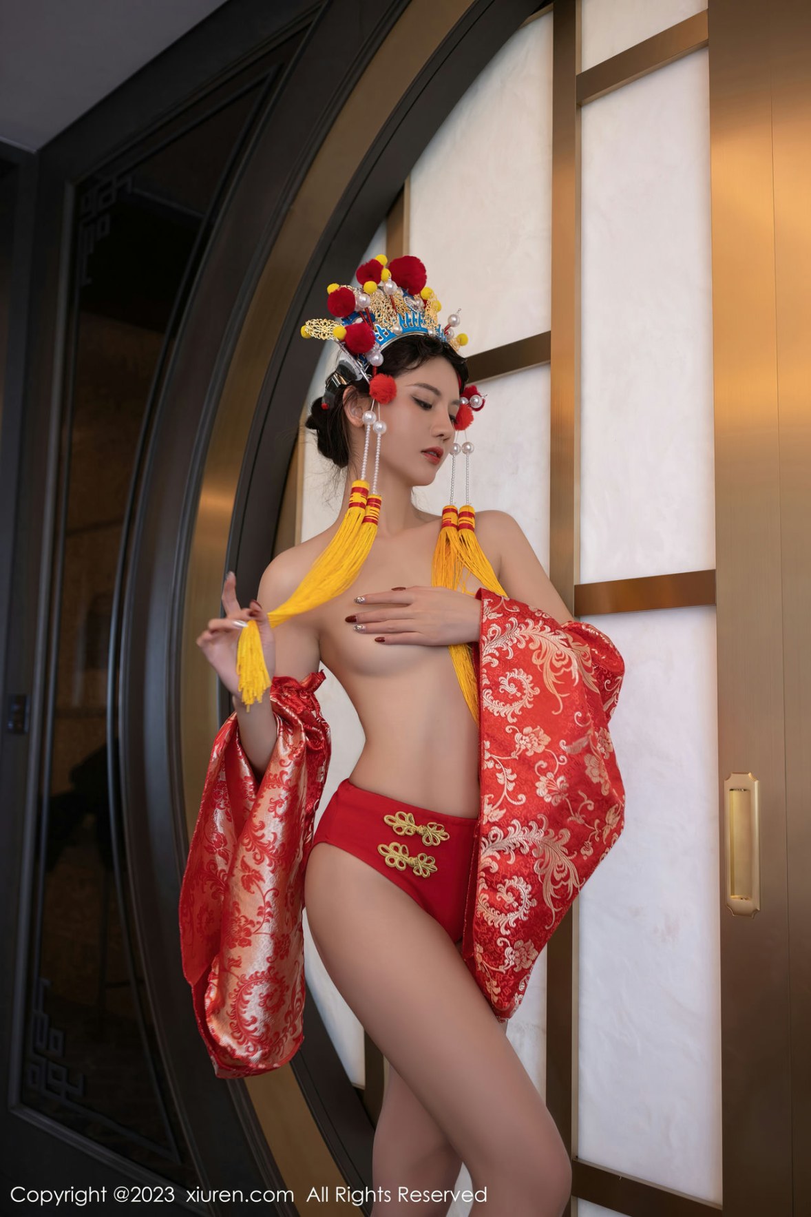 [秀人网] 2023.02.22 No.6308 就是阿朱啊 美臀妩媚  第11张