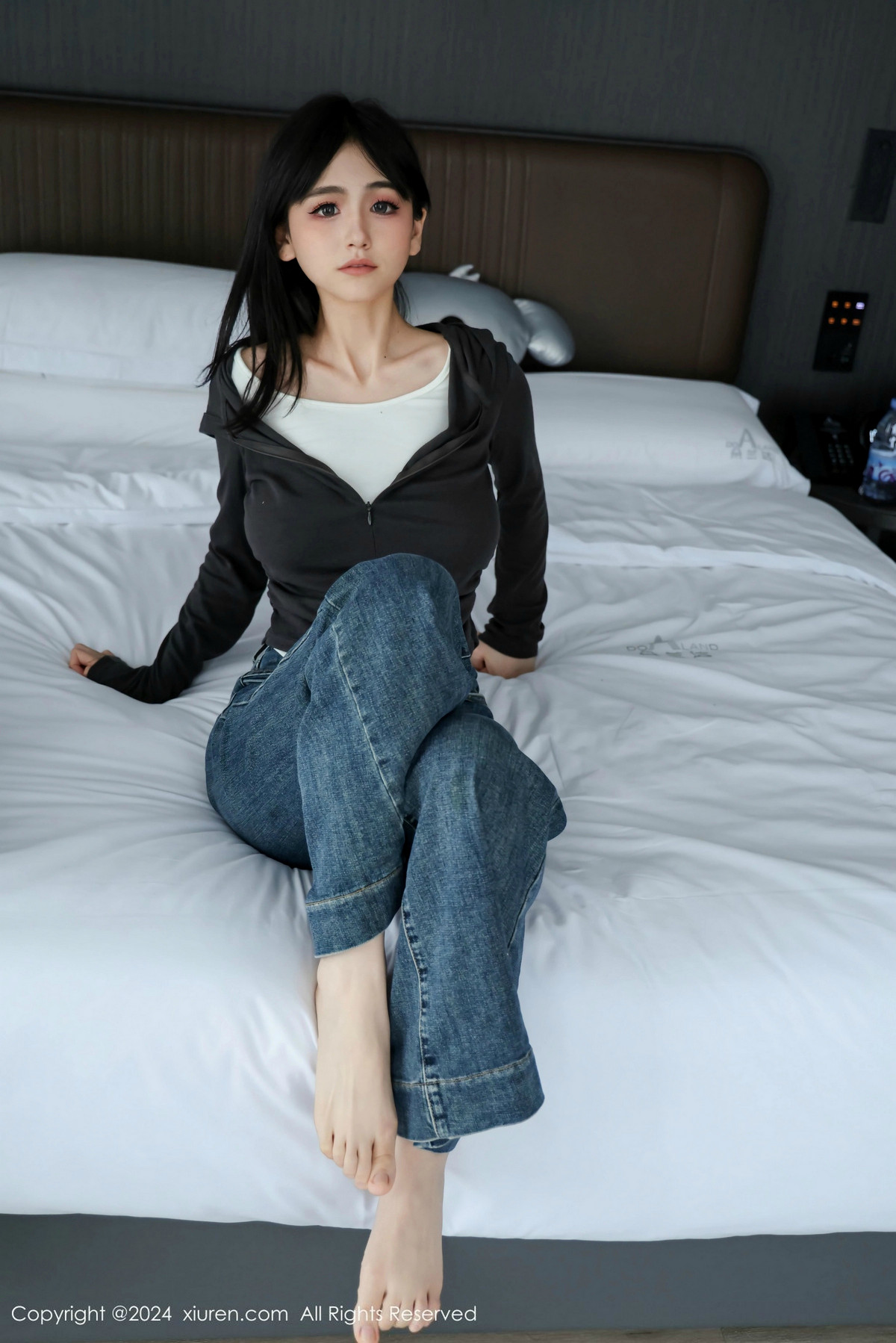 [秀人网] 2024.11.19 No.9464 奶芙乔乔 美腿性感  第14张