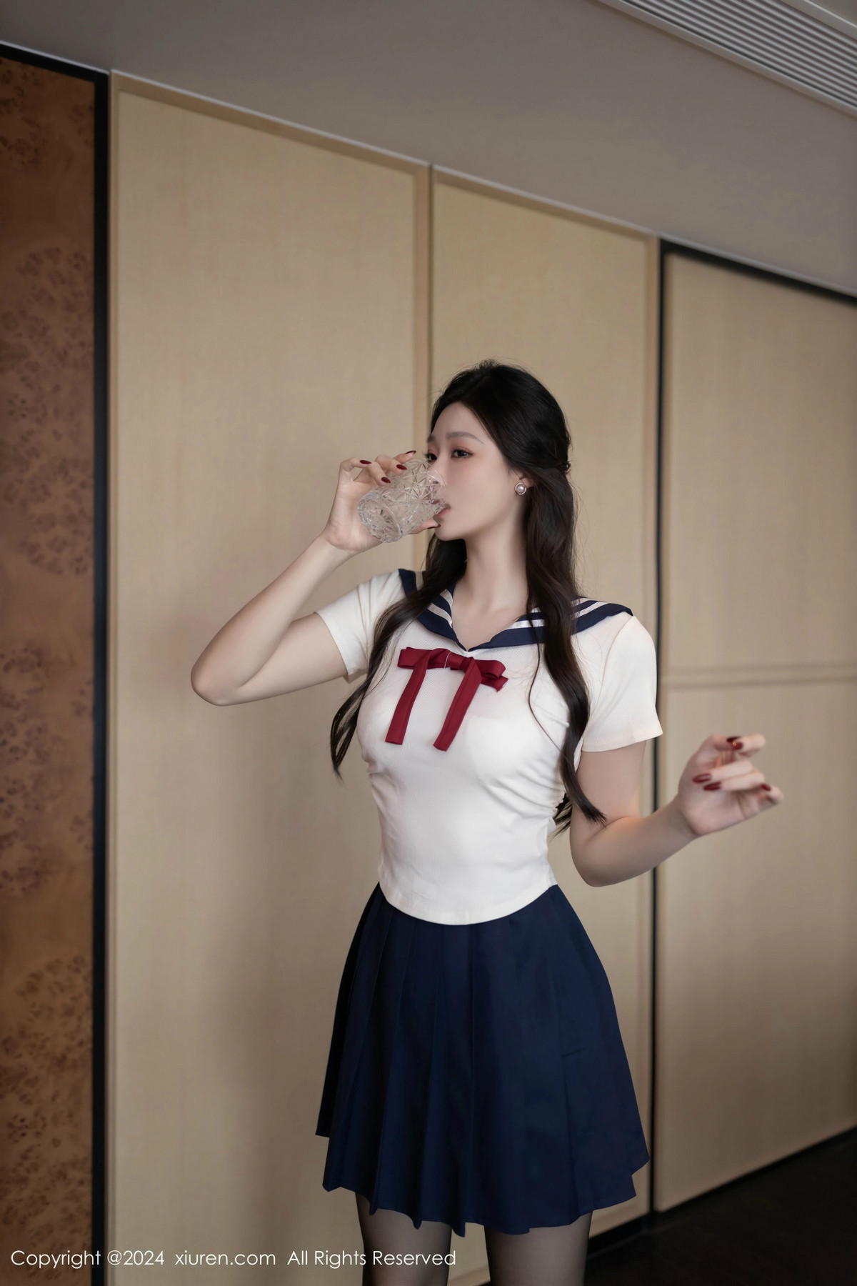 [秀人网] 2024.11.29 No.9530 小逗逗 黑丝美腿  第25张