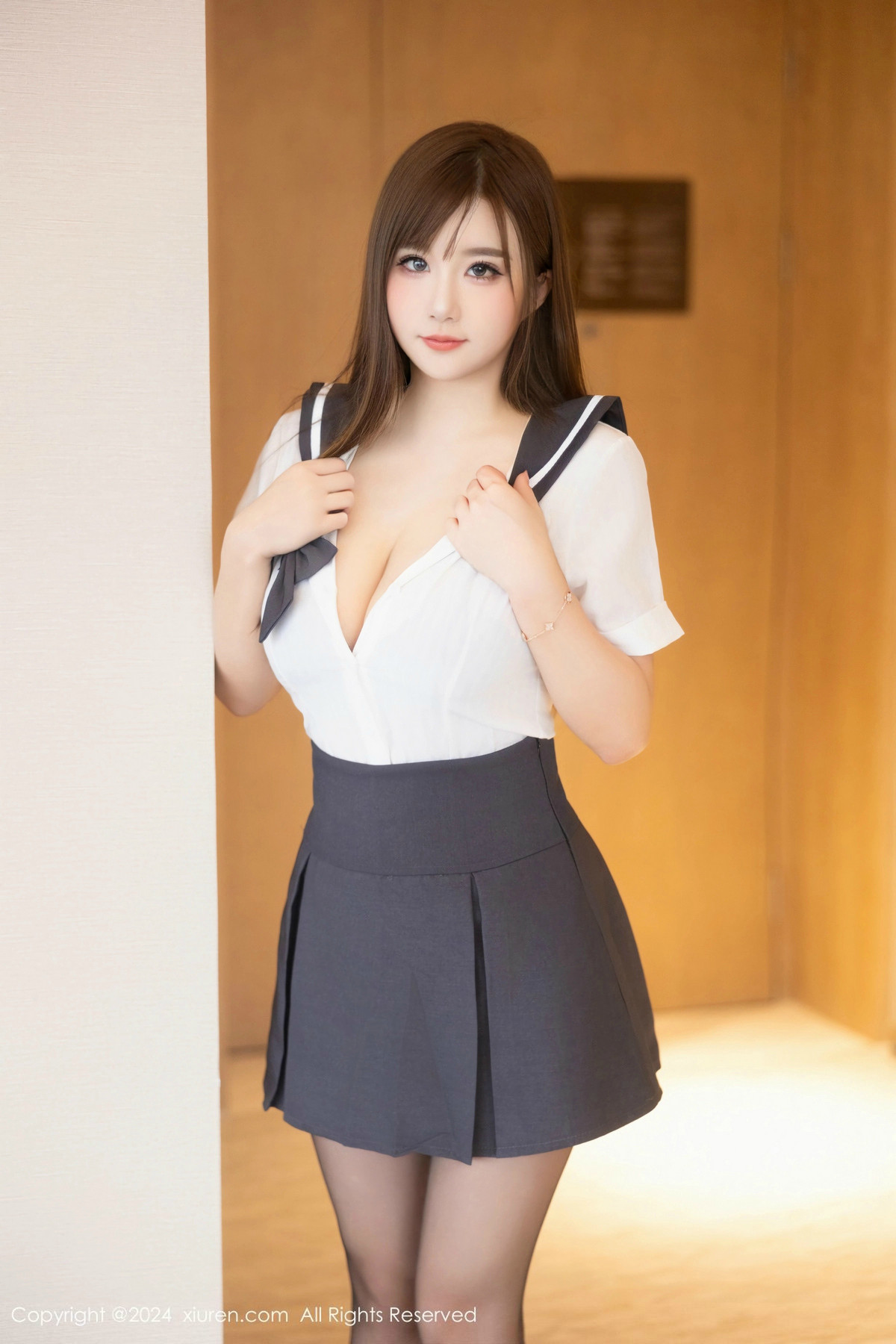 [秀人网] 2024.12.26 No.9663 小肉肉咪 黑丝美腿  第5张