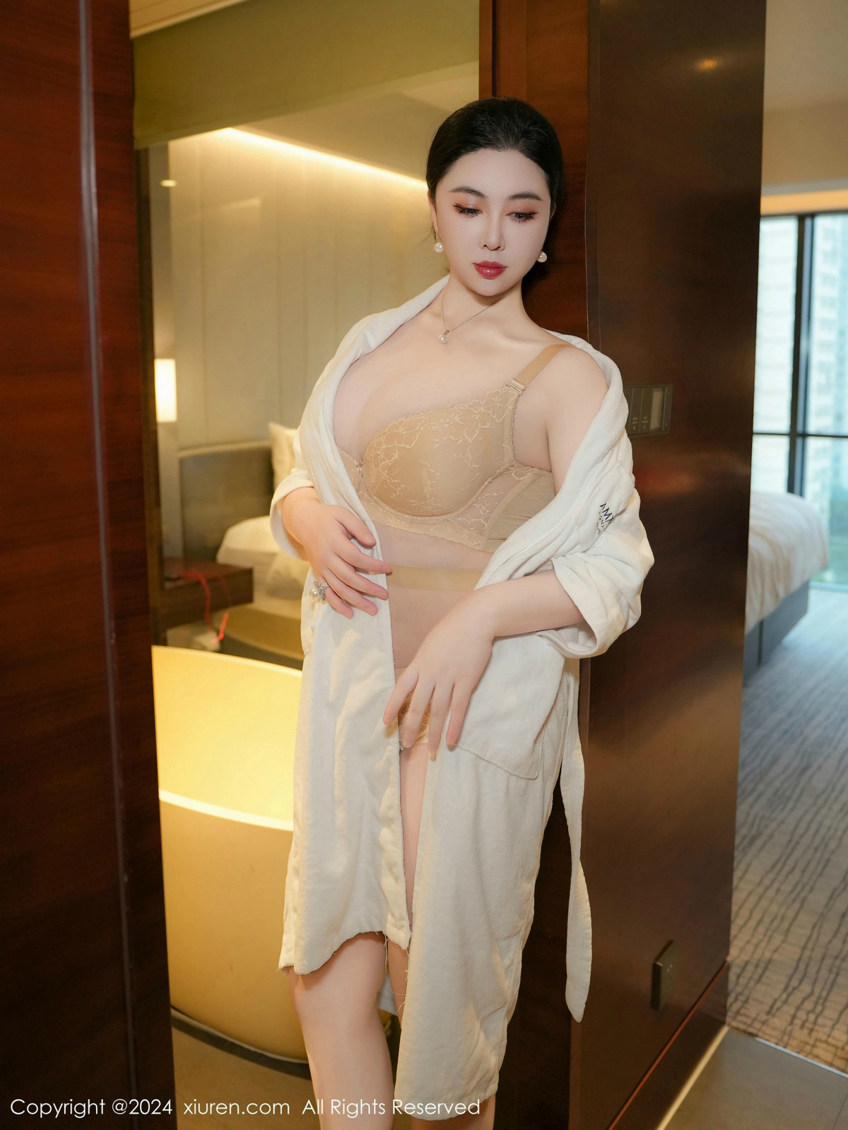[秀人网] 2024.12.02 No.9534 风景尤美 丰腴美臀  第8张