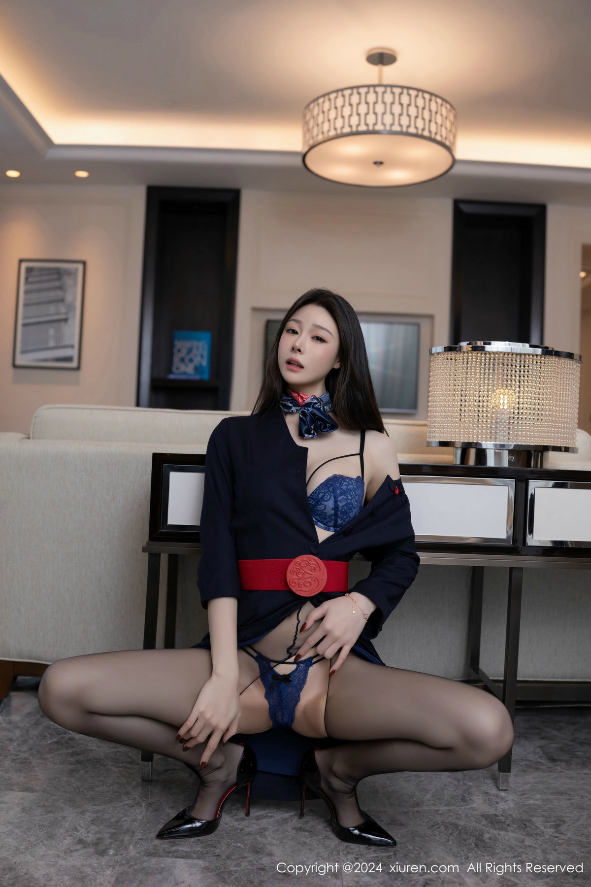 [秀人网] 2024.12.13 No.9597 小逗逗 黑丝美腿  第13张