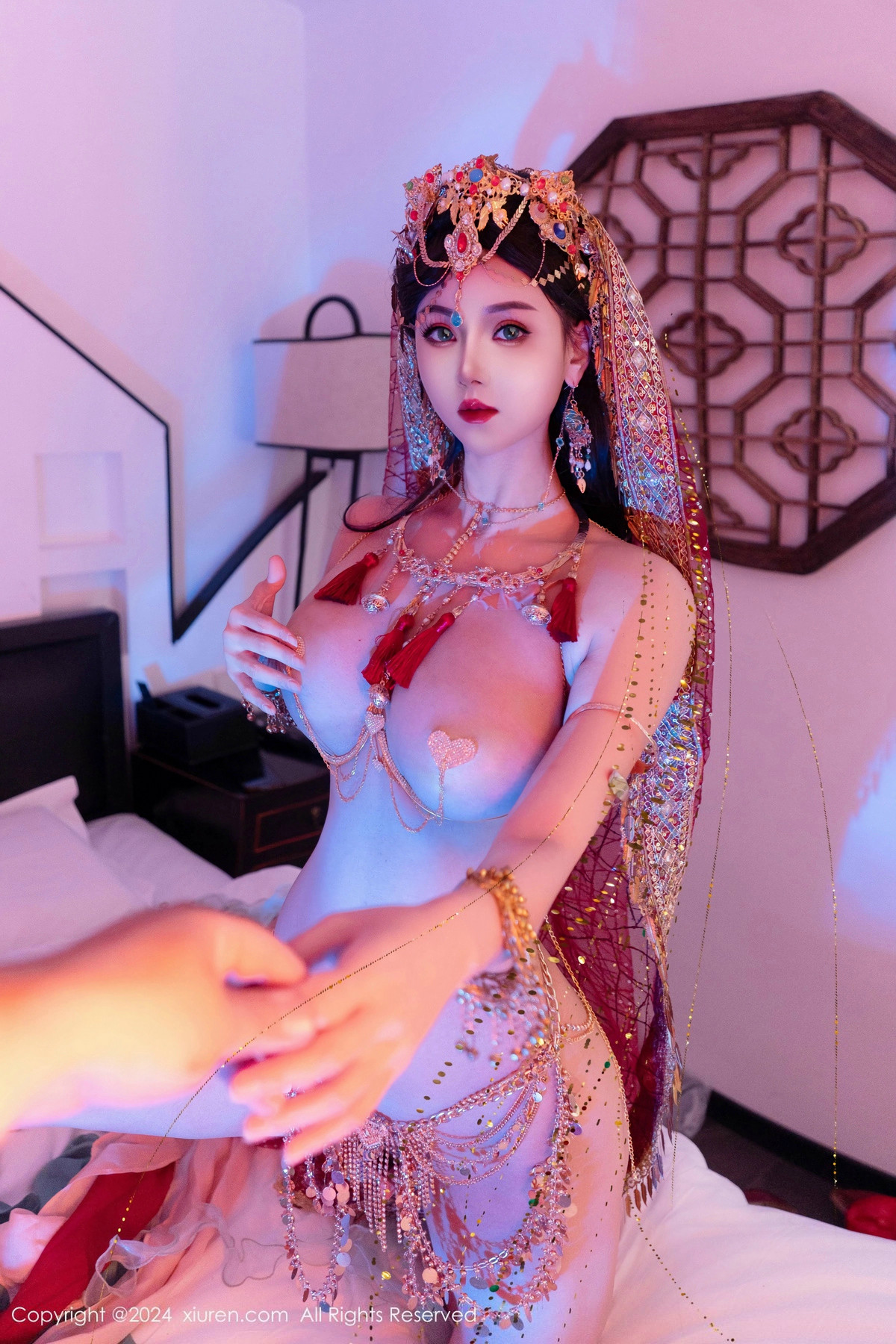 [秀人网] 2024.12.12 No.9585 不吃冰淇淋 美乳性感  第5张