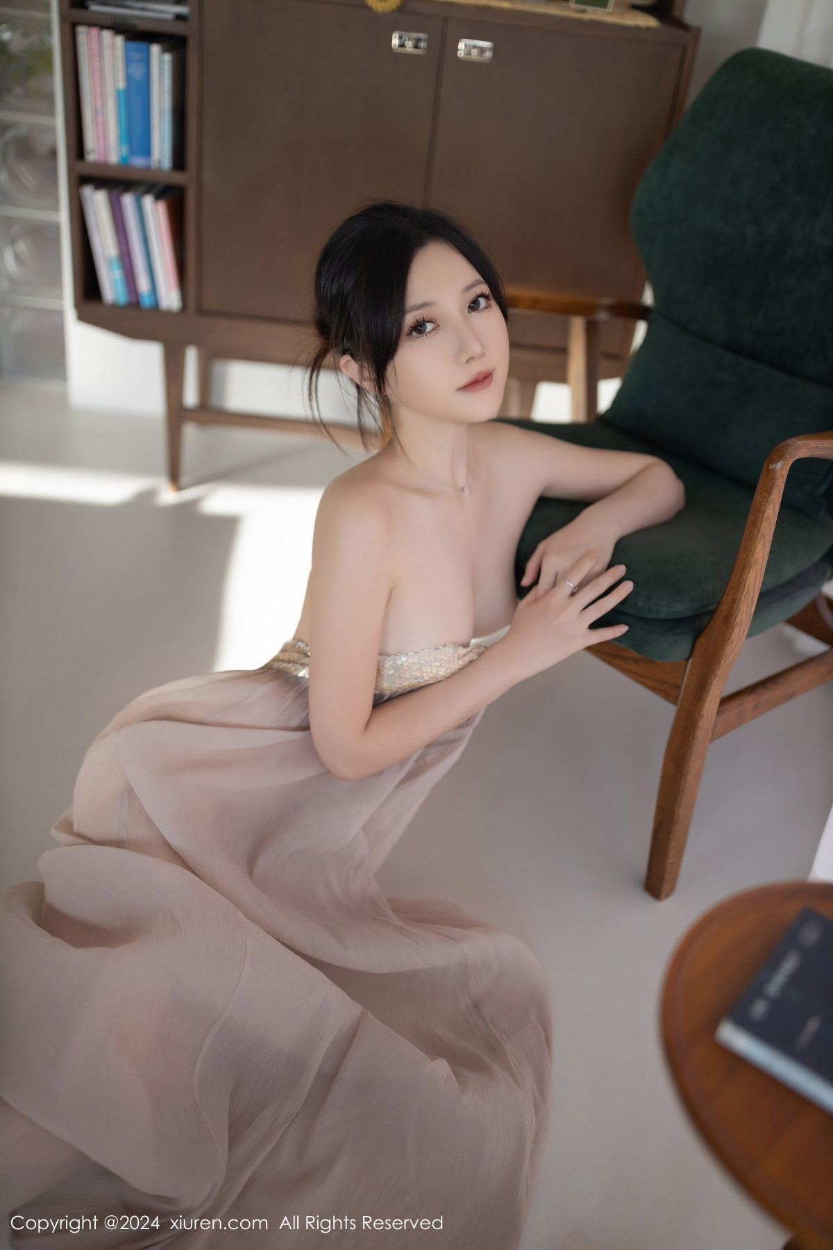 [秀人网] 2024.11.22 No.9492 鱼子酱Fish 美腿性感  第72张