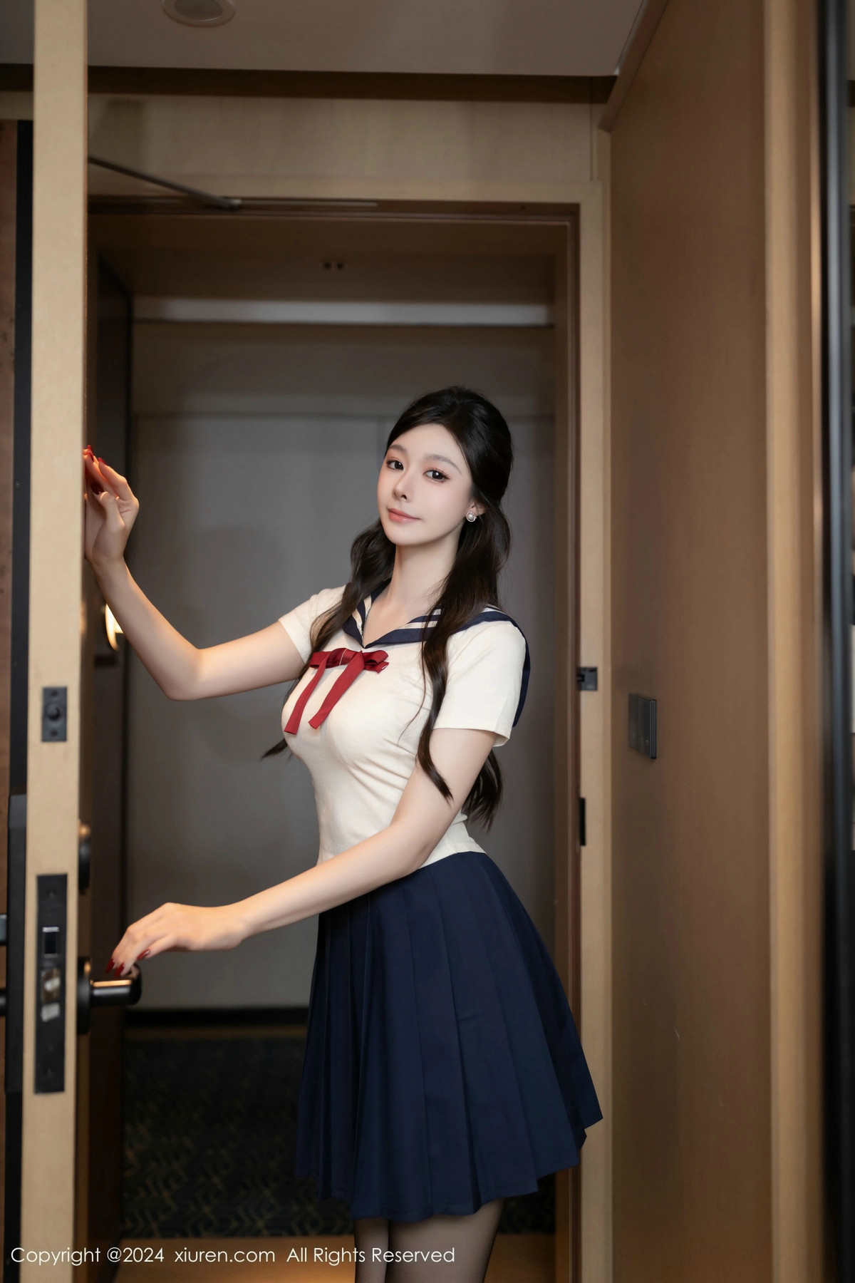 [秀人网] 2024.11.29 No.9530 小逗逗 黑丝美腿  第3张