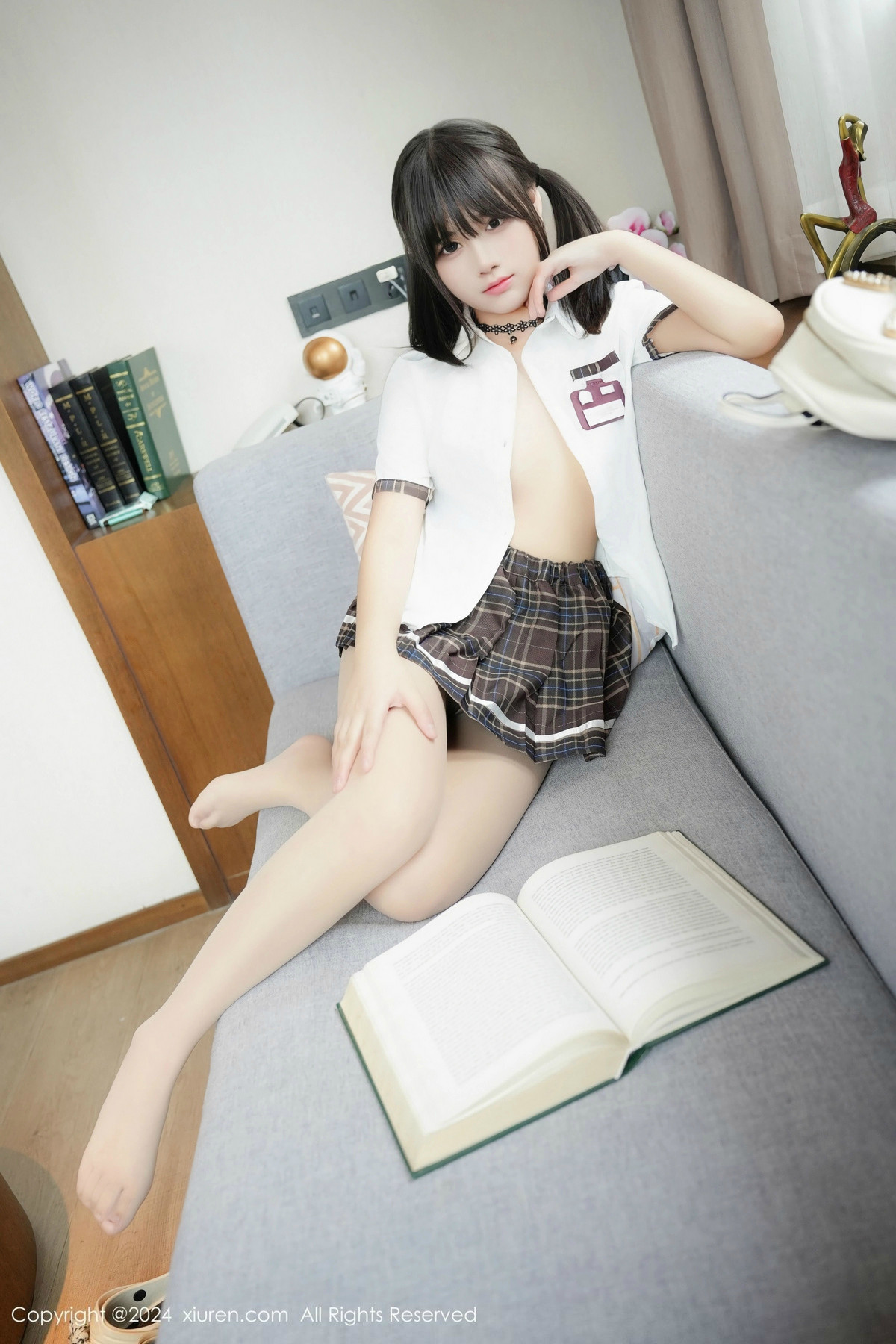 [秀人网] 2024.12.10 No.9573 姚若兮vay 美腿丝袜  第24张