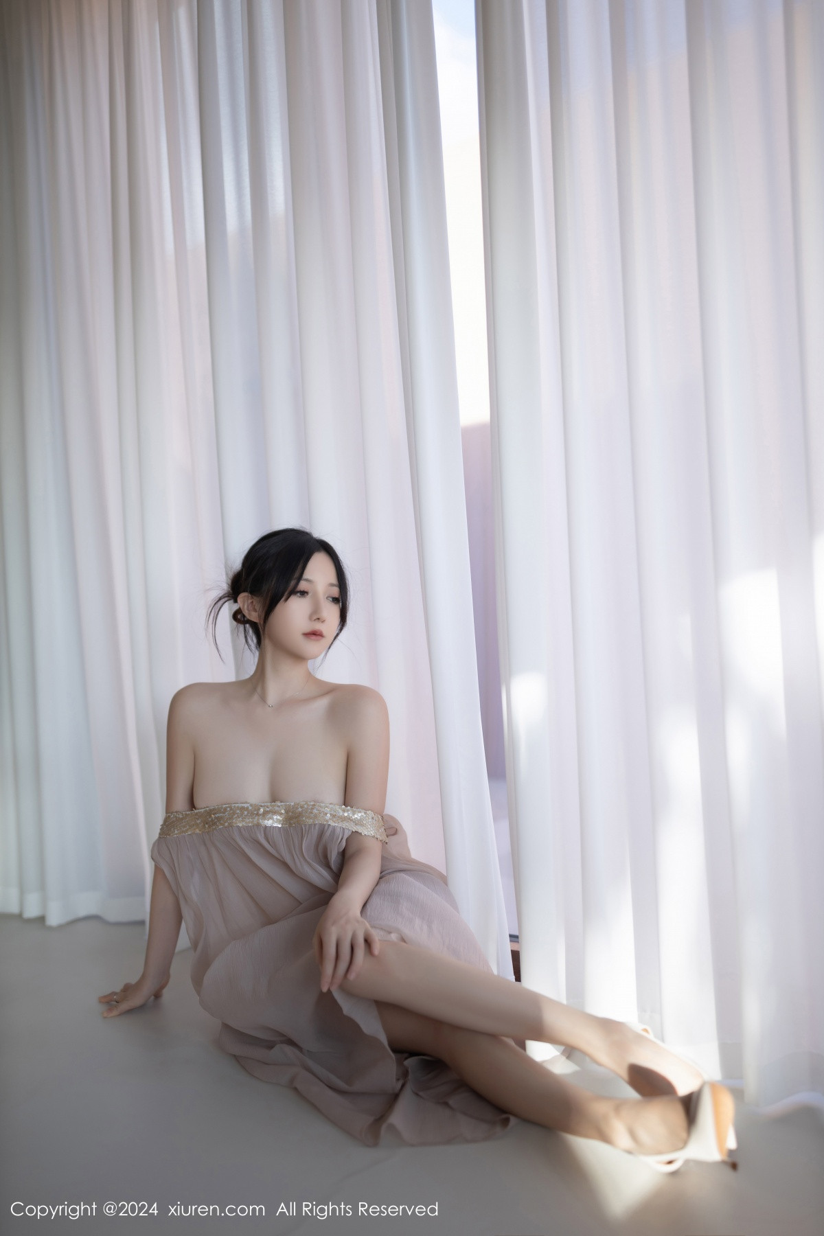 [秀人网] 2024.11.22 No.9492 鱼子酱Fish 美腿性感  第67张