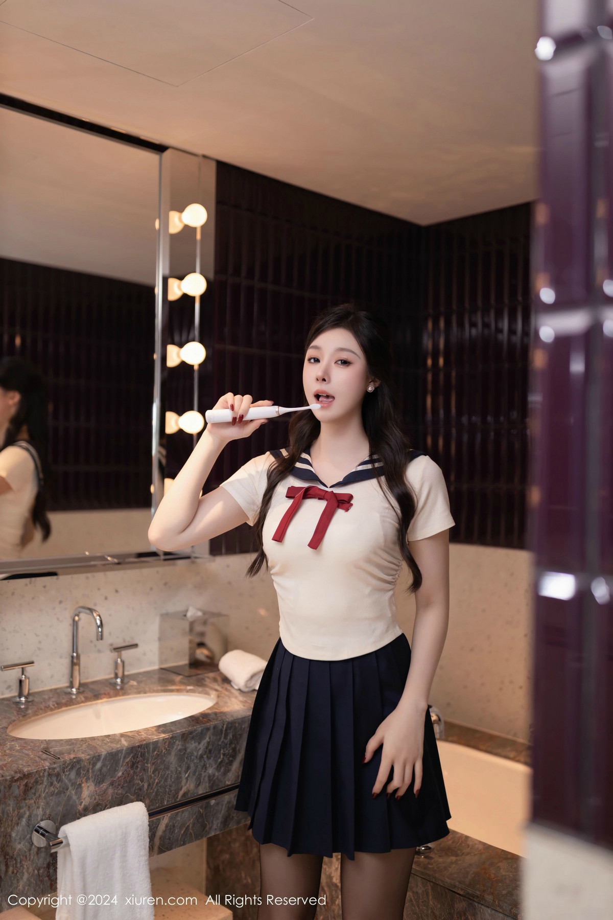 [秀人网] 2024.11.29 No.9530 小逗逗 黑丝美腿  第21张
