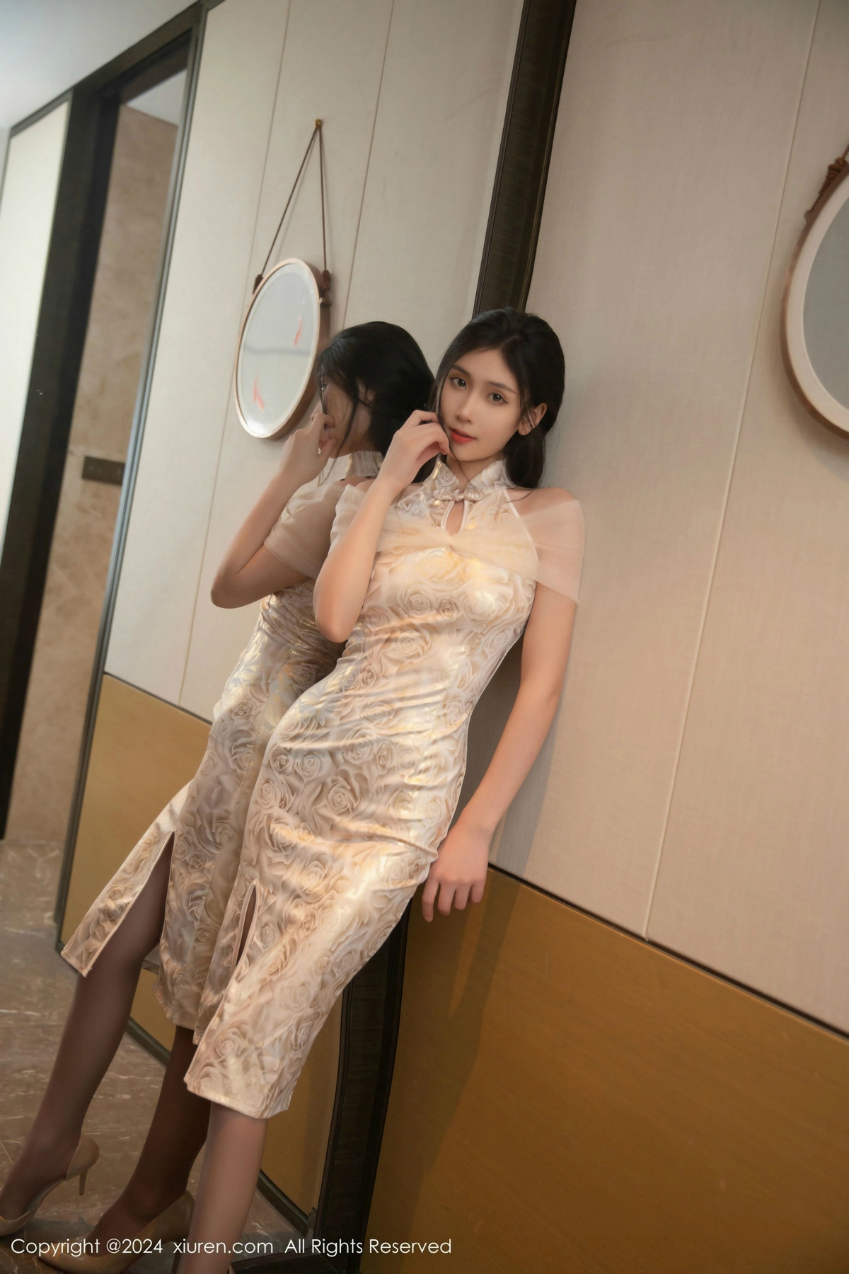 [秀人网] 2024.12.11 No.9583 刘婷婷 丝袜美腿  第2张