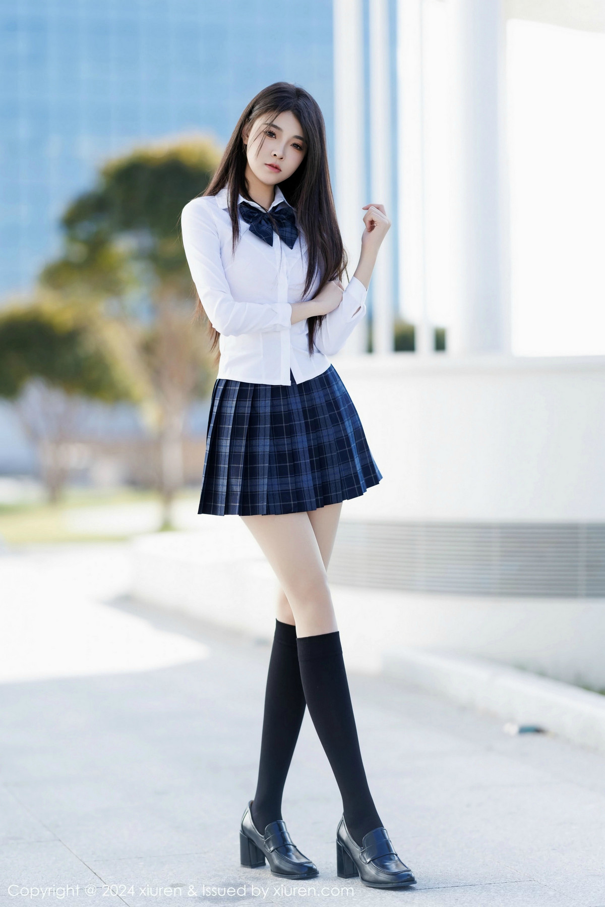 [秀人网] 2024.12.30 No.9682 初梦瑶 短裙美腿  第6张