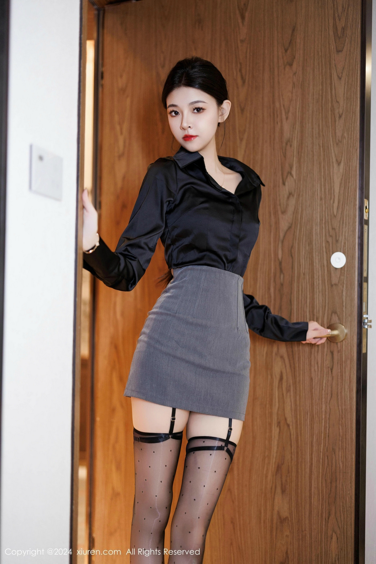 [秀人网] 2024.12.16 No.9604 初梦瑶 美腿黑丝  第15张