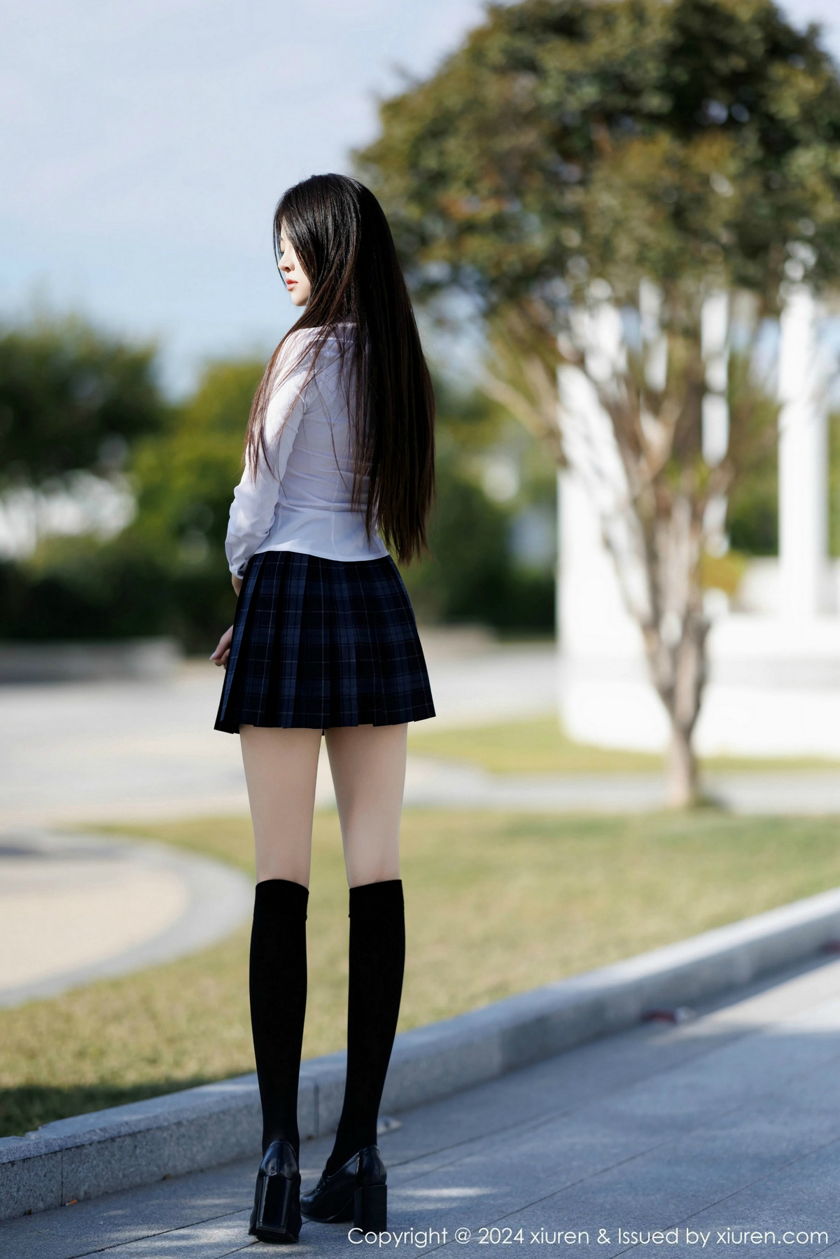 [秀人网] 2024.12.30 No.9682 初梦瑶 短裙美腿  第16张