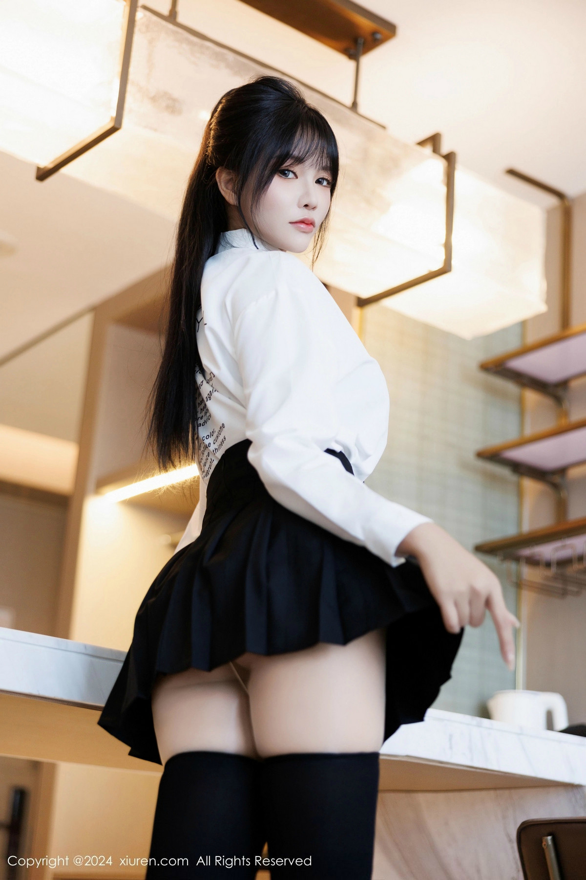 [秀人网] 2024.11.26 No.9505 娜比 美腿黑丝  第51张