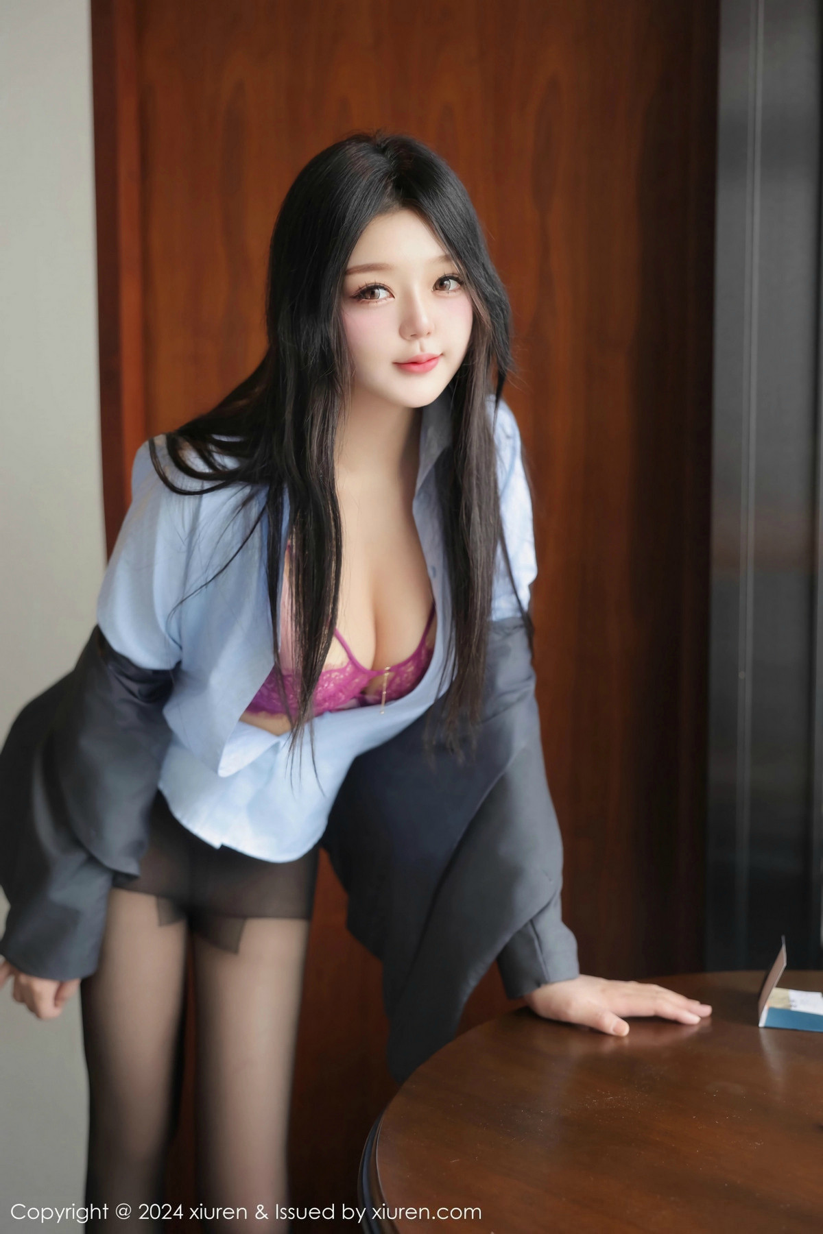 [秀人网] 2024.11.15 No.9453 柚柚小奶瓶 黑丝美腿  第13张