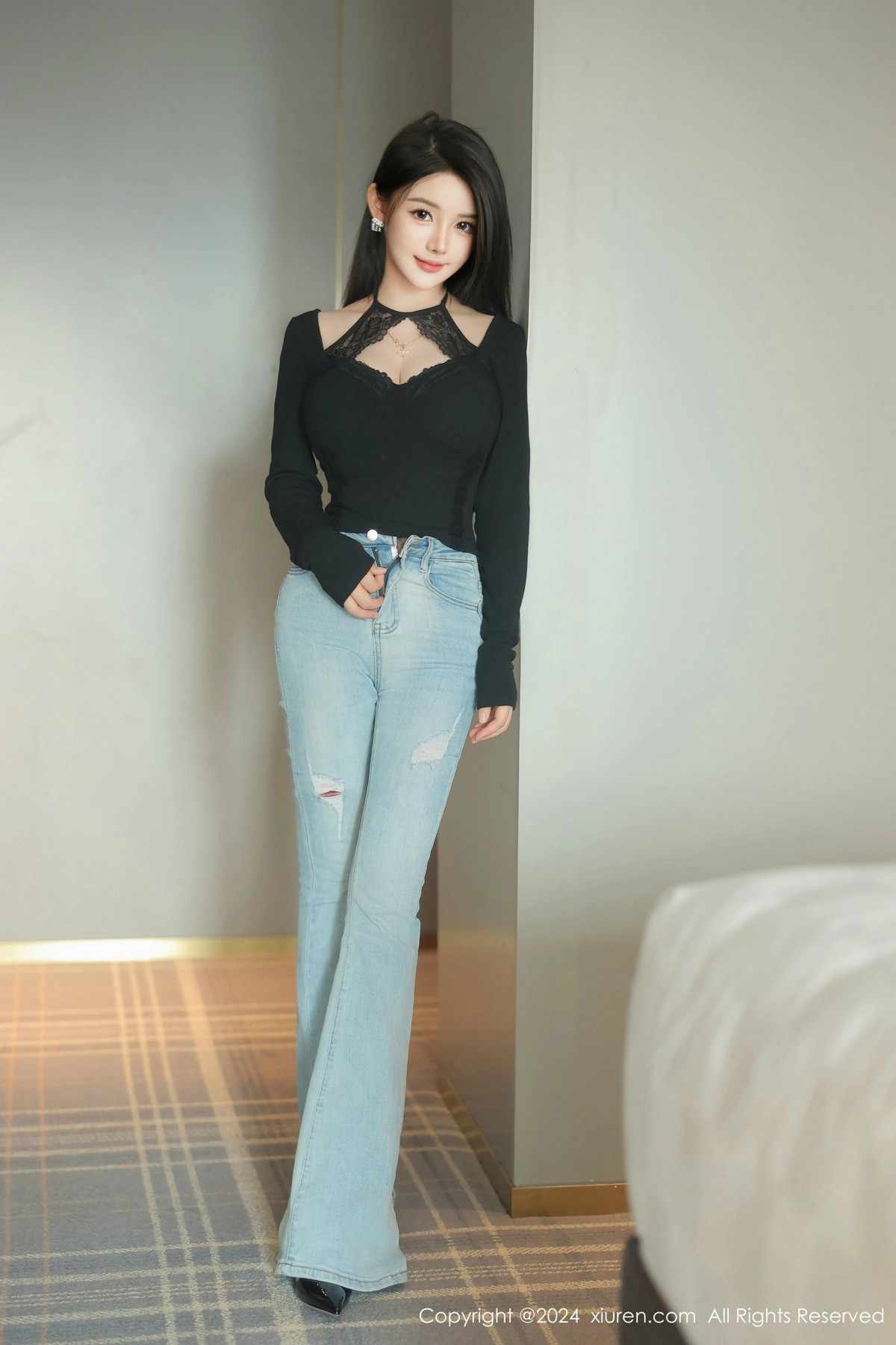 [秀人网] 2024.12.27 No.9666 爱酱里 黑丝美腿  第7张